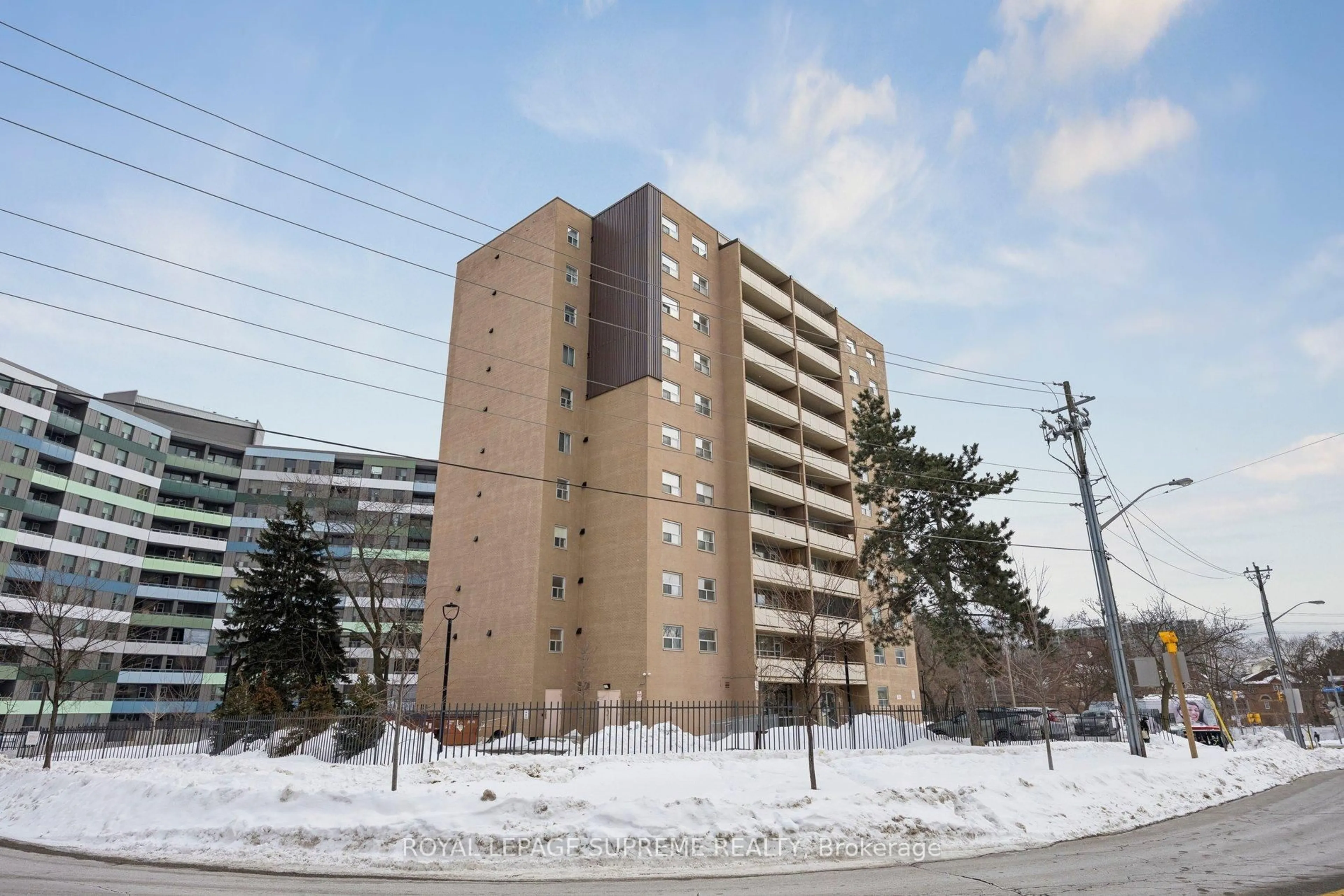 Patio, building for 207 Galloway Rd #704, Toronto Ontario M1E 4X3