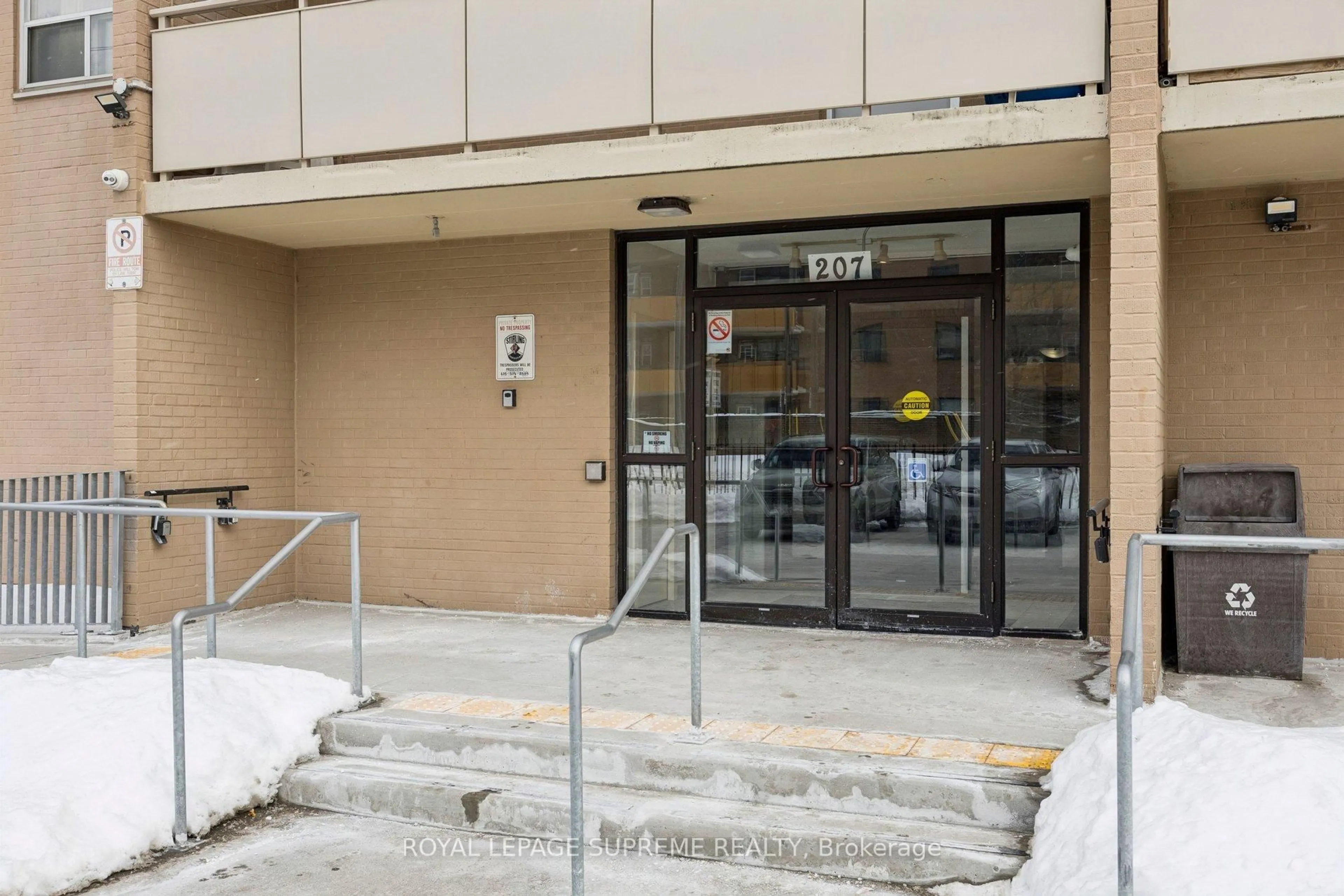 Indoor foyer for 207 Galloway Rd #704, Toronto Ontario M1E 4X3