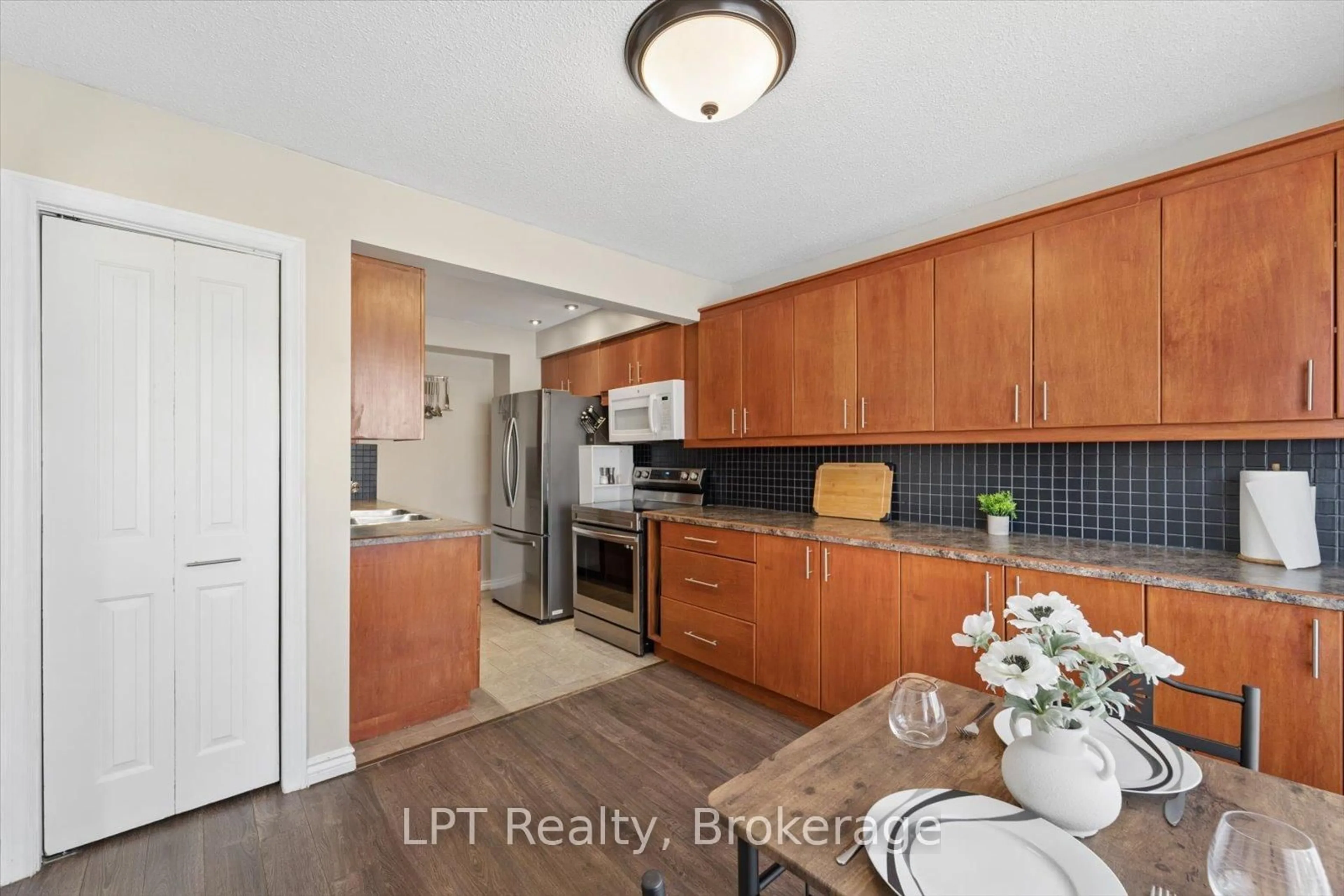 Unknown for 209 Northminster Crt, Oshawa Ontario L1G 7M6