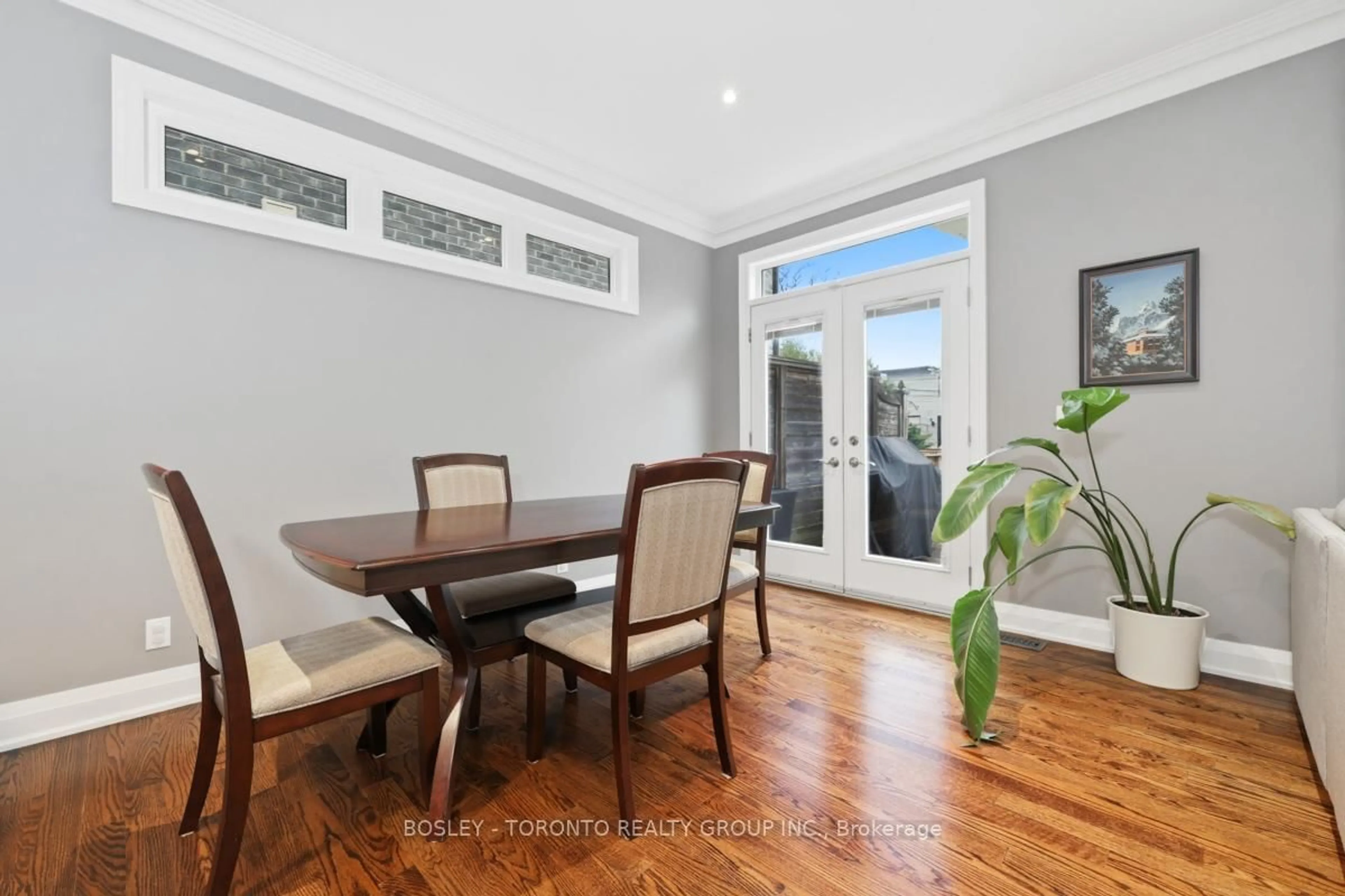 Dining room, wood/laminate floor for 55 Gradwell Dr, Toronto Ontario M1M 2N1