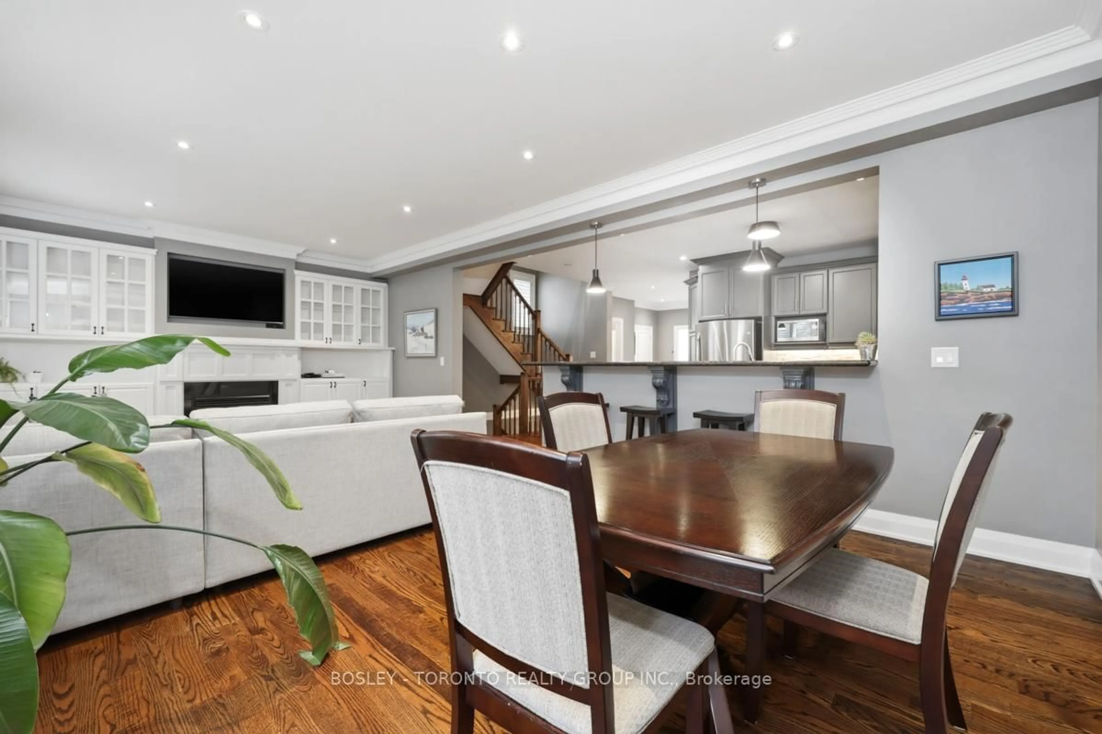 Open concept kitchen, wood/laminate floor for 55 Gradwell Dr, Toronto Ontario M1M 2N1