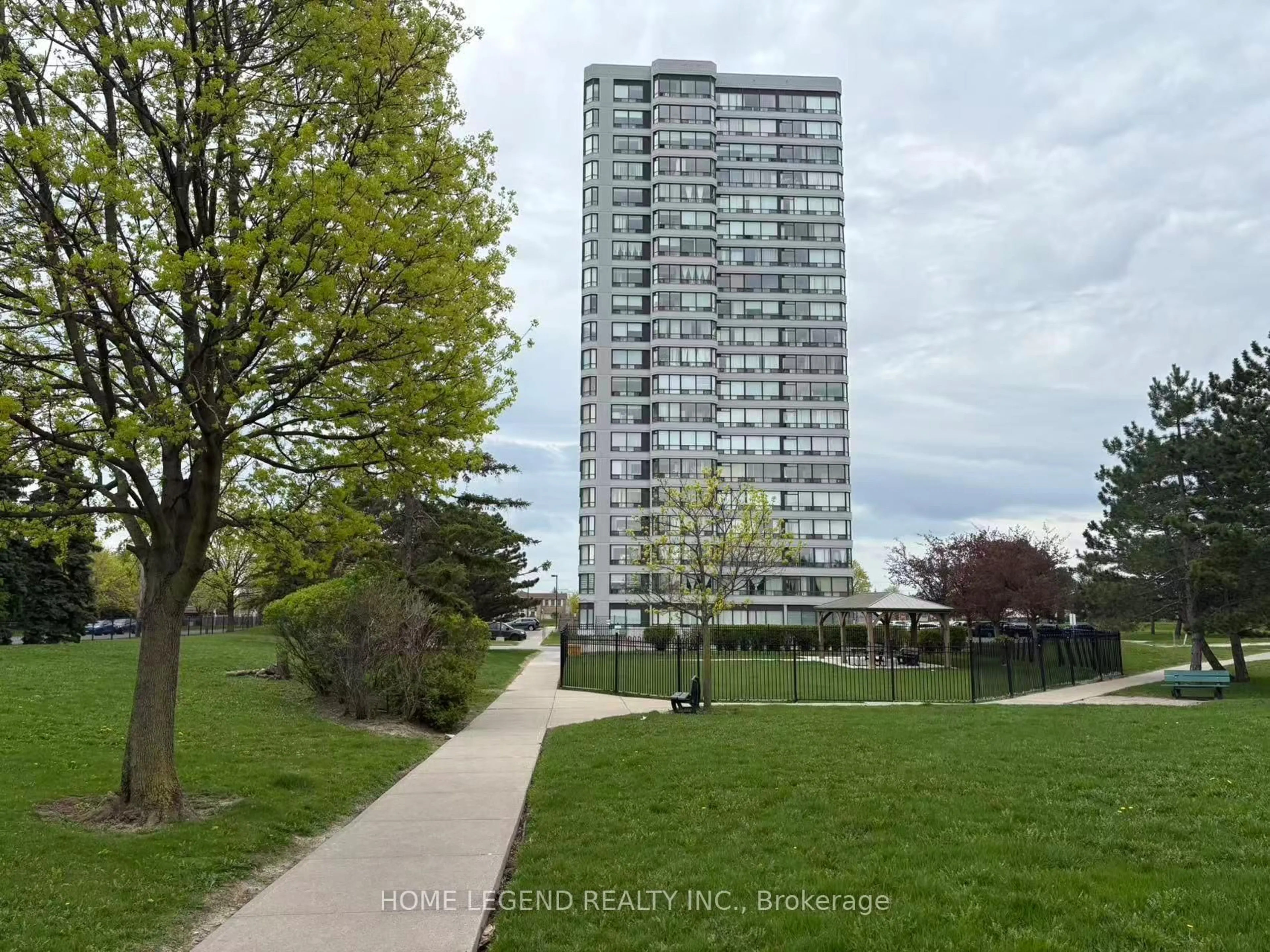 Blurry image for 350 Alton Towers Circ #1902, Toronto Ontario M1V 5E3