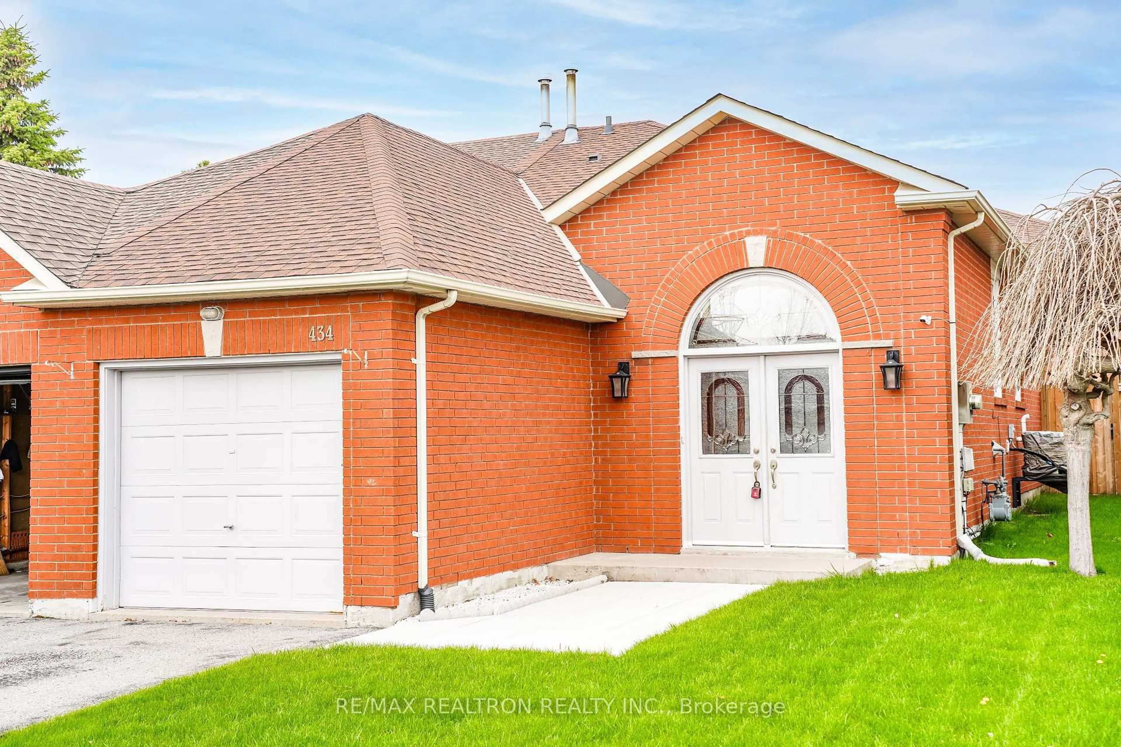 Home with brick exterior material, street for 434 Stonegate Ave, Oshawa Ontario L1K 2L7