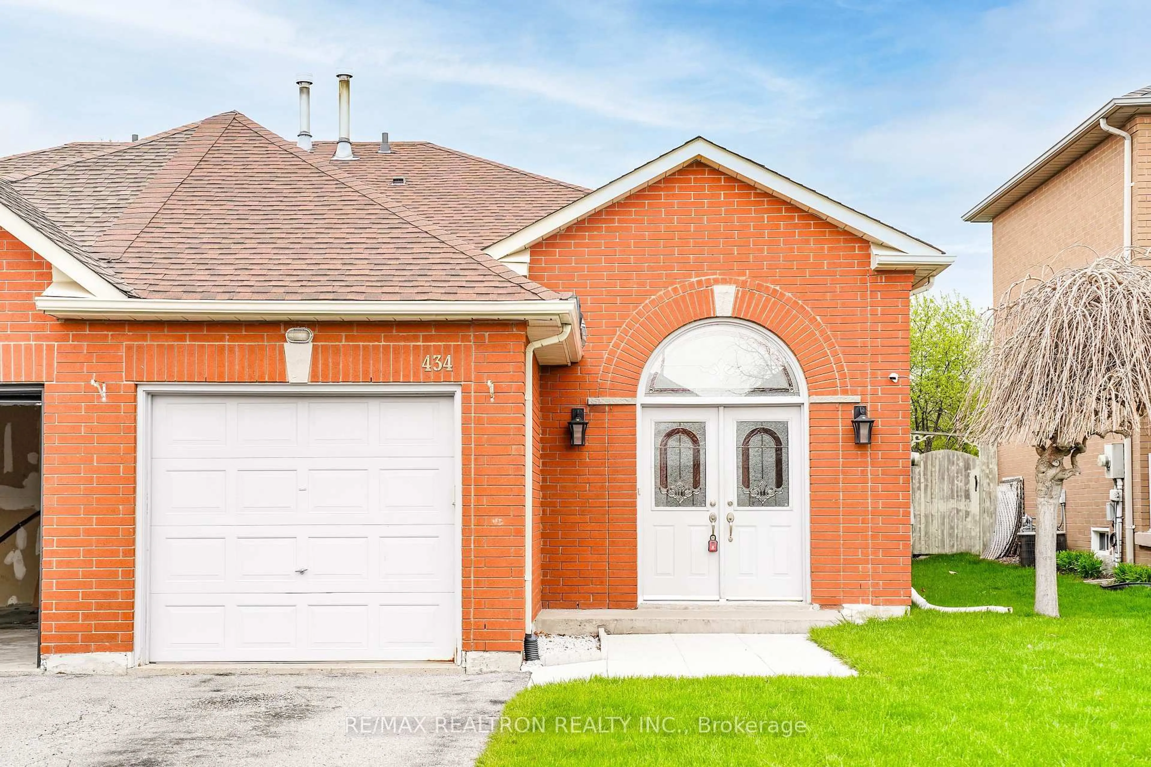 Home with brick exterior material, street for 434 Stonegate Ave, Oshawa Ontario L1K 2L7