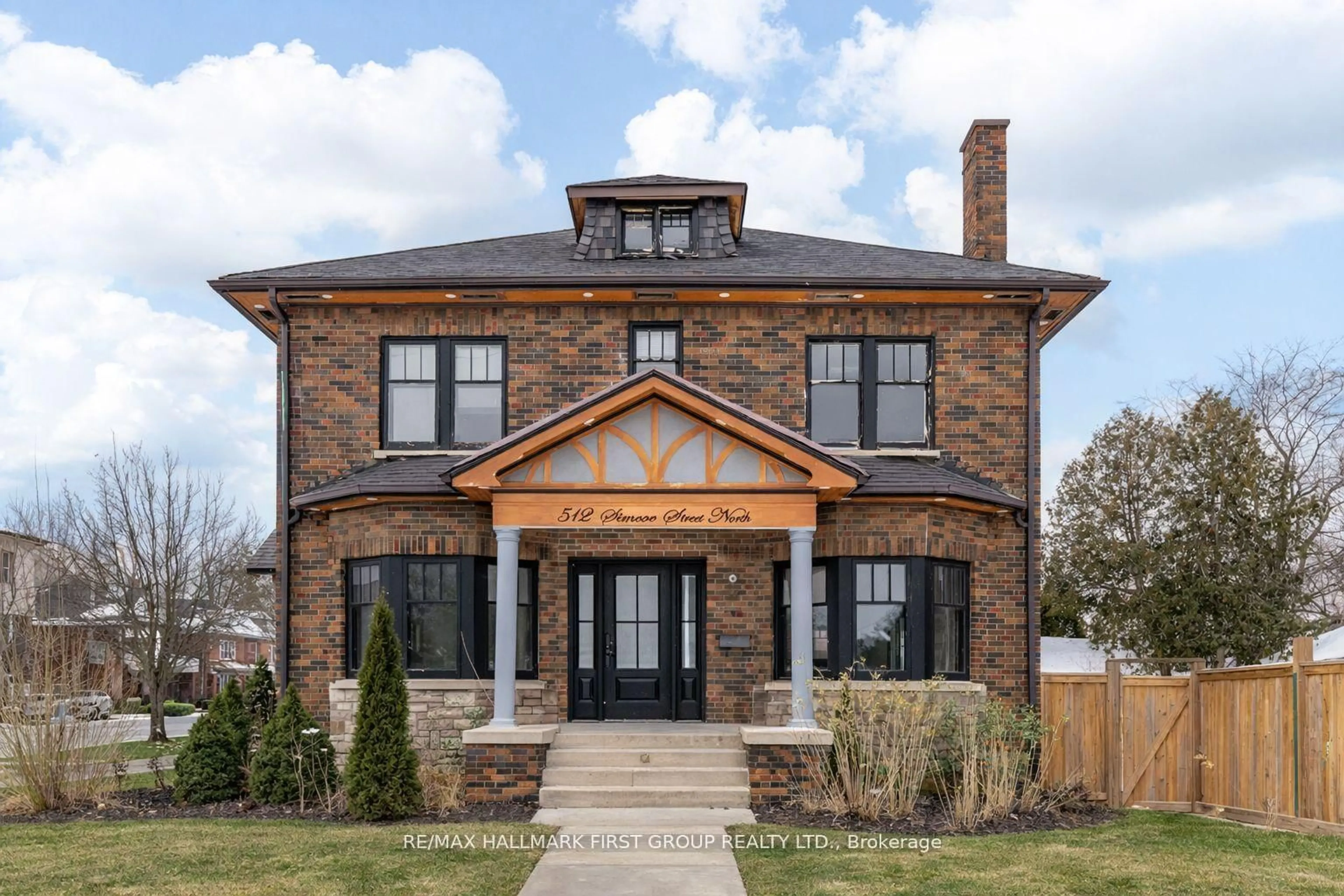 Home with brick exterior material, building for 512 Simcoe St, Oshawa Ontario L1G 4T9