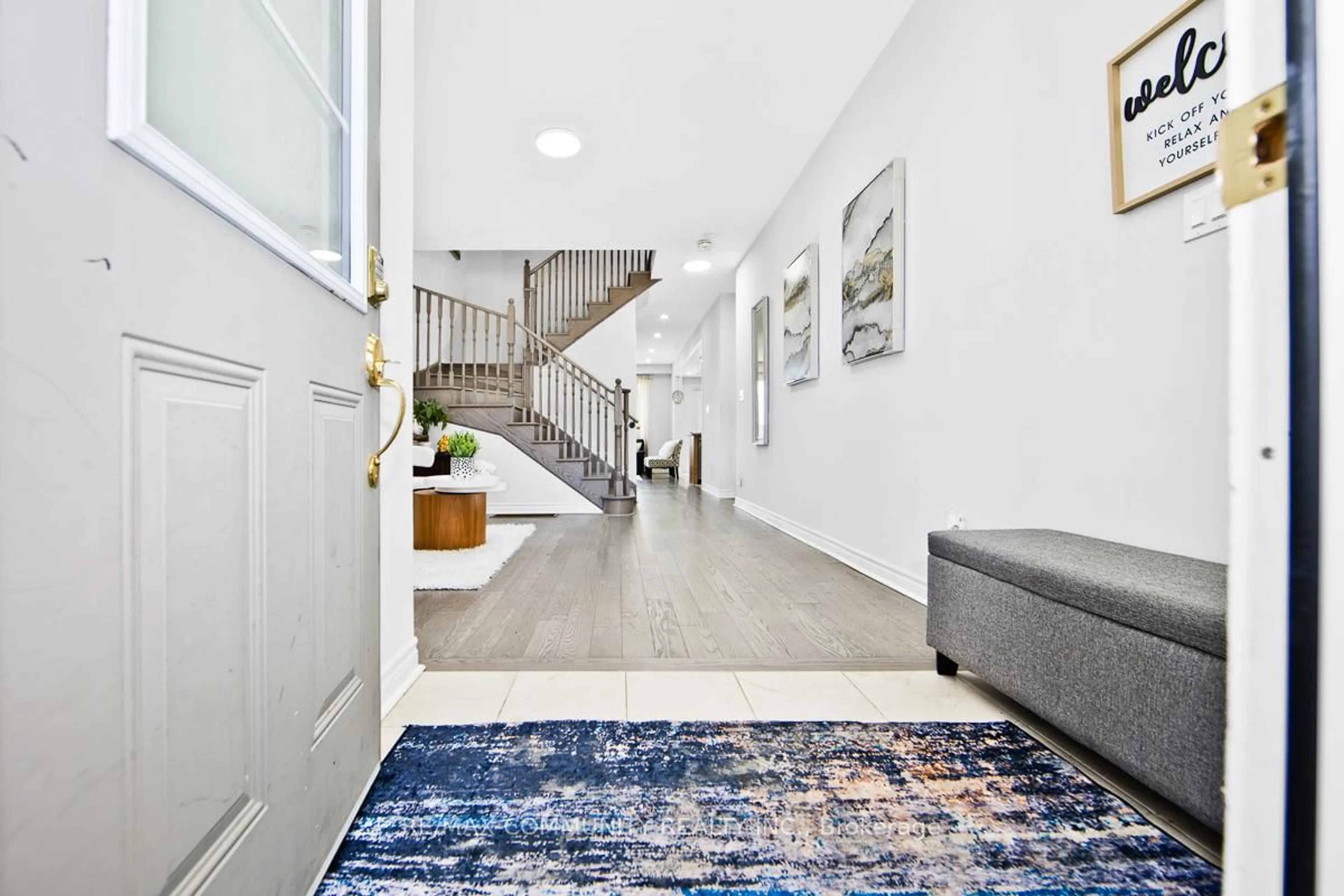 Indoor entryway for 1857 Fosterbrook St, Oshawa Ontario L1K 3C5