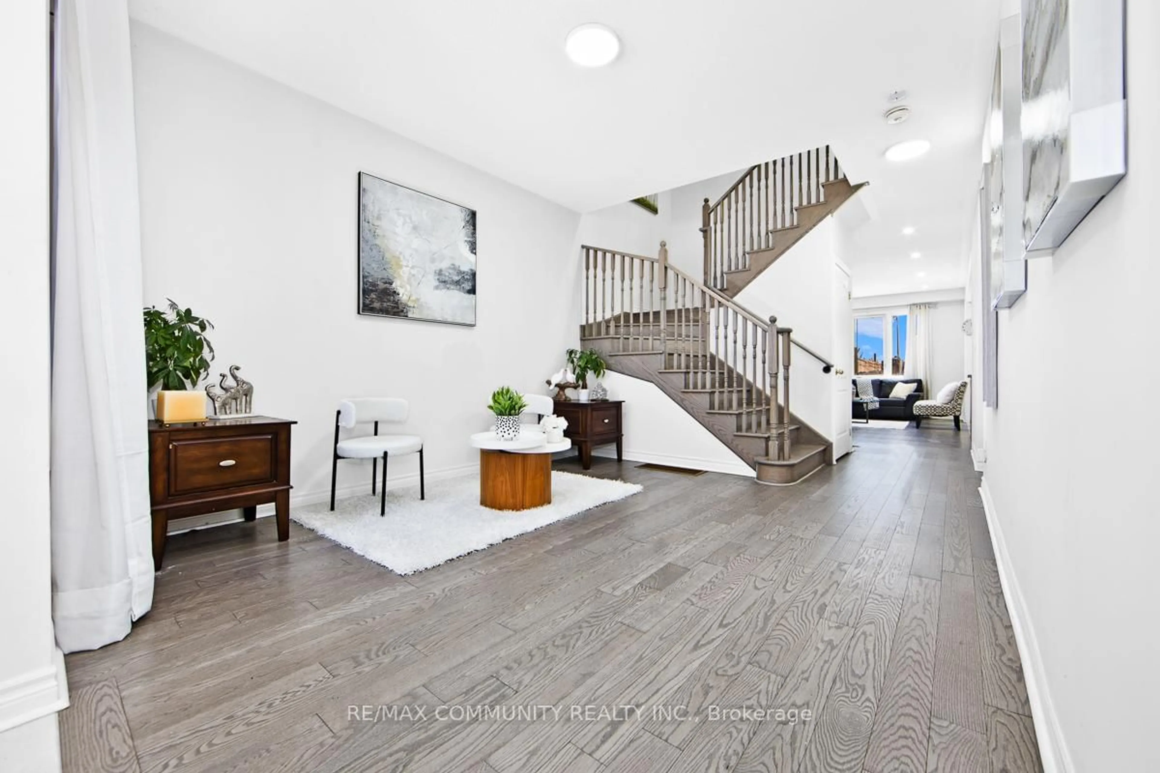 Indoor entryway for 1857 Fosterbrook St, Oshawa Ontario L1K 3C5
