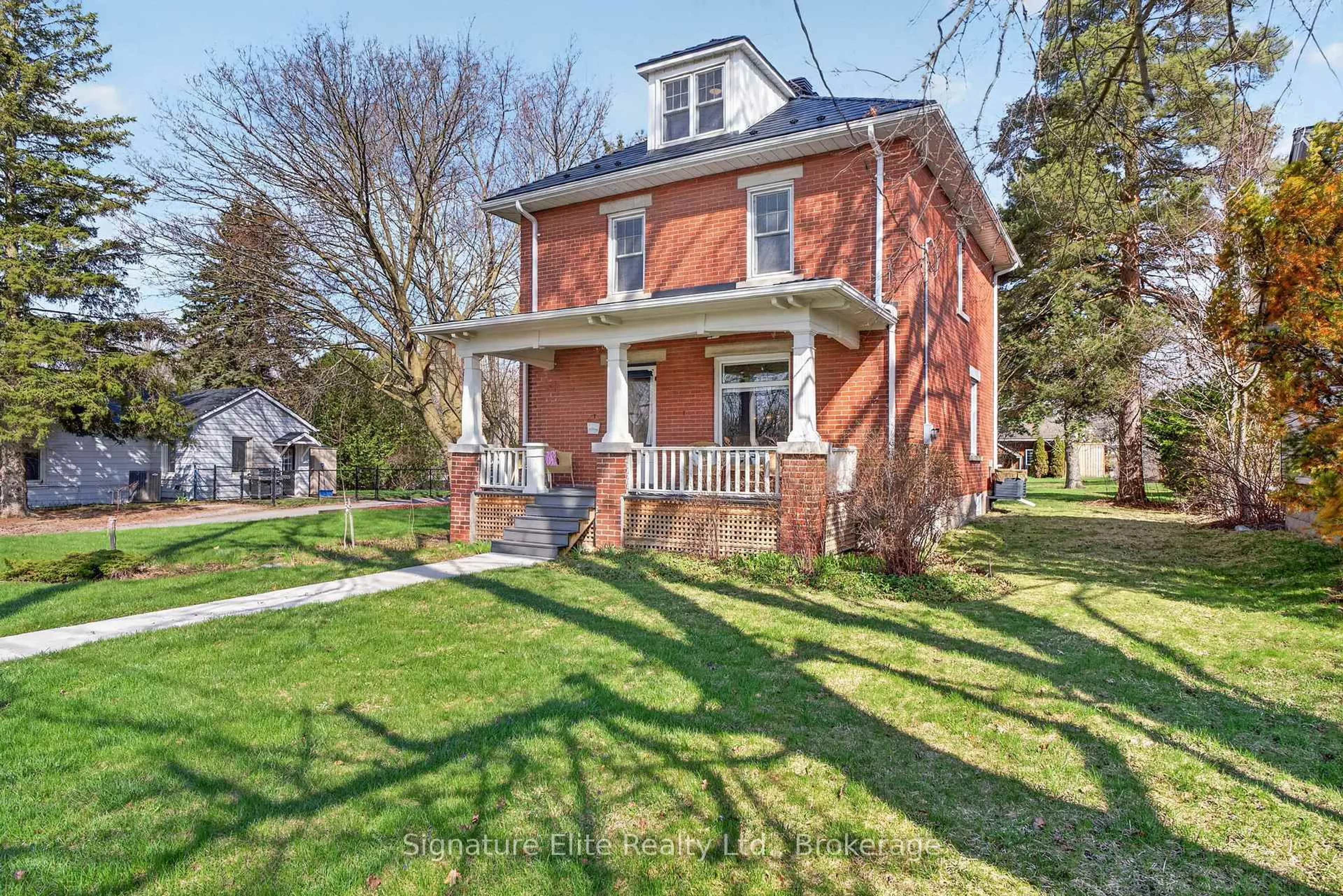 Home with brick exterior material, street for 60 Winchester Rd, Whitby Ontario L1M 1B4