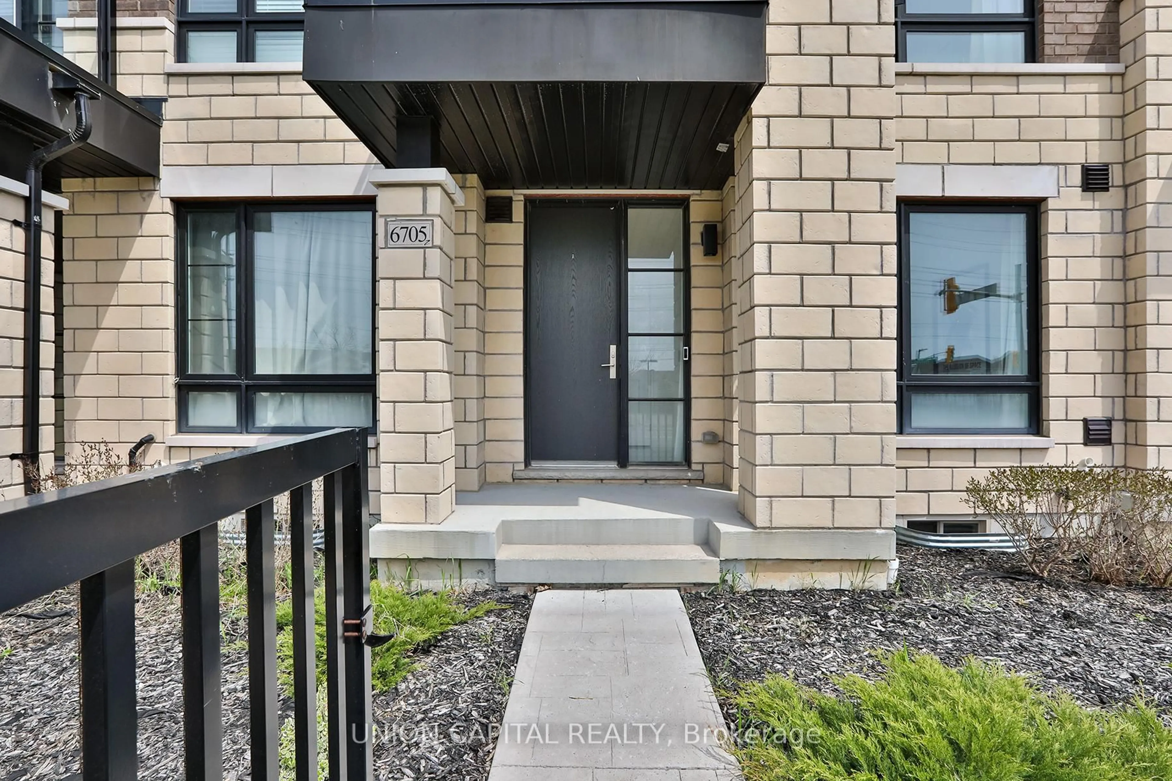 Indoor entryway for 6705 Thickson Rd, Whitby Ontario L1M 0M3