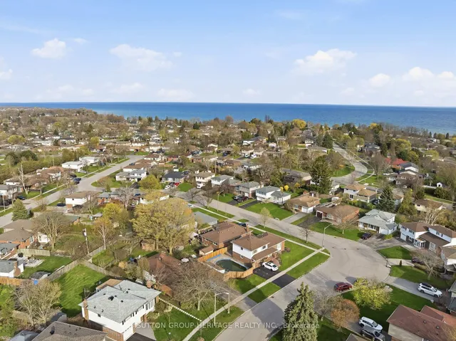35 Albery Cres, Ajax 2