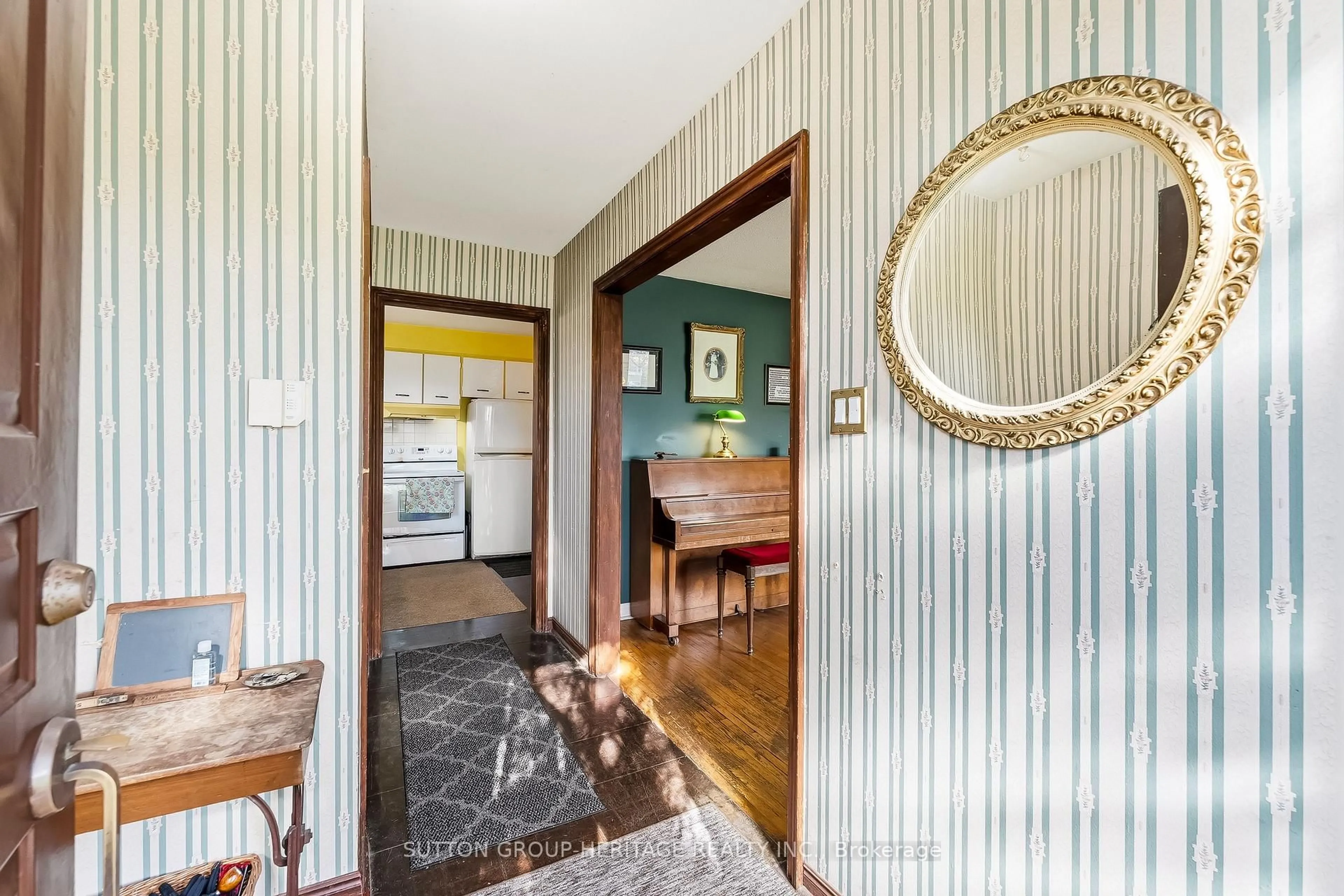 Indoor foyer for 35 Albery Cres, Ajax Ontario L1S 2Y2