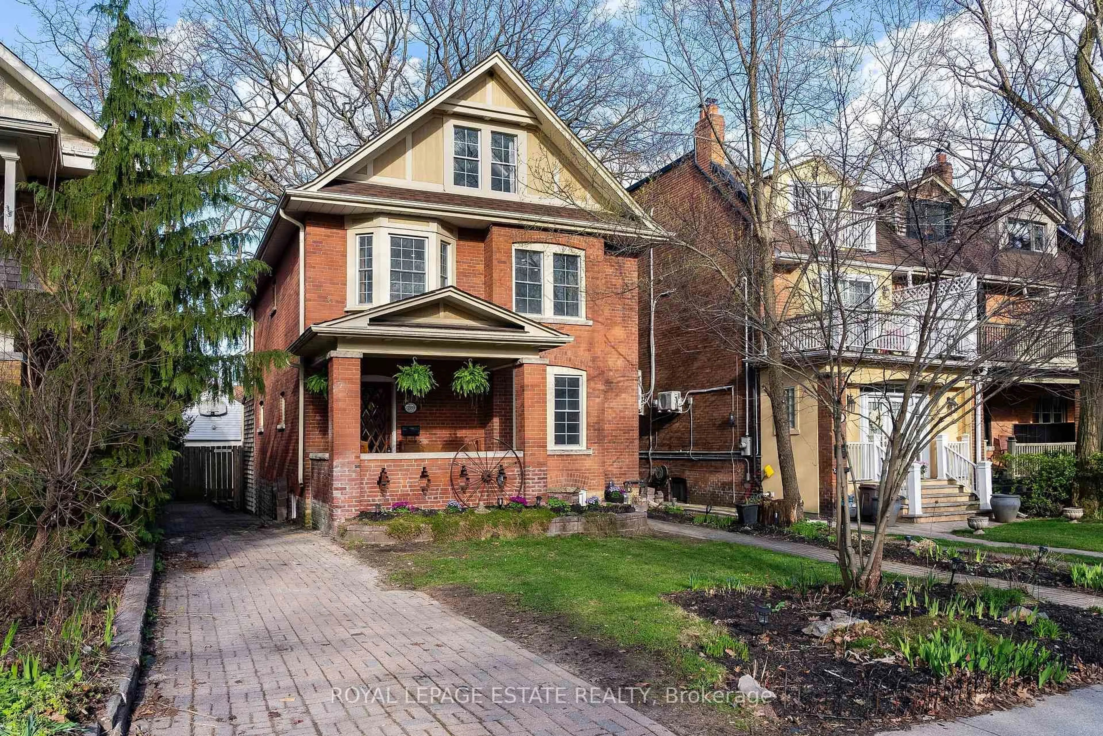 Home with brick exterior material, street for 289 Beech Ave, Toronto Ontario M4E 3J1
