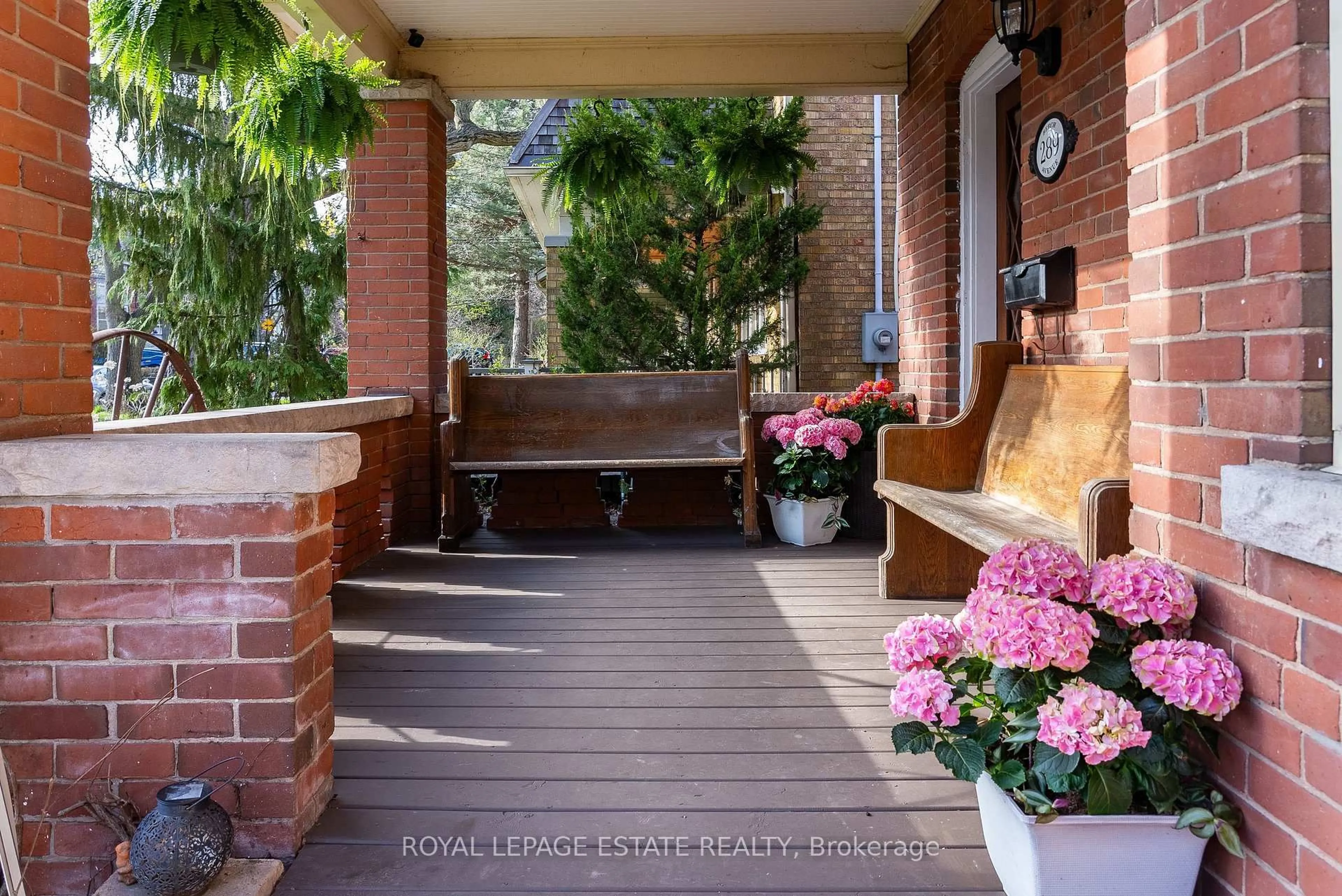 Patio, street for 289 Beech Ave, Toronto Ontario M4E 3J1