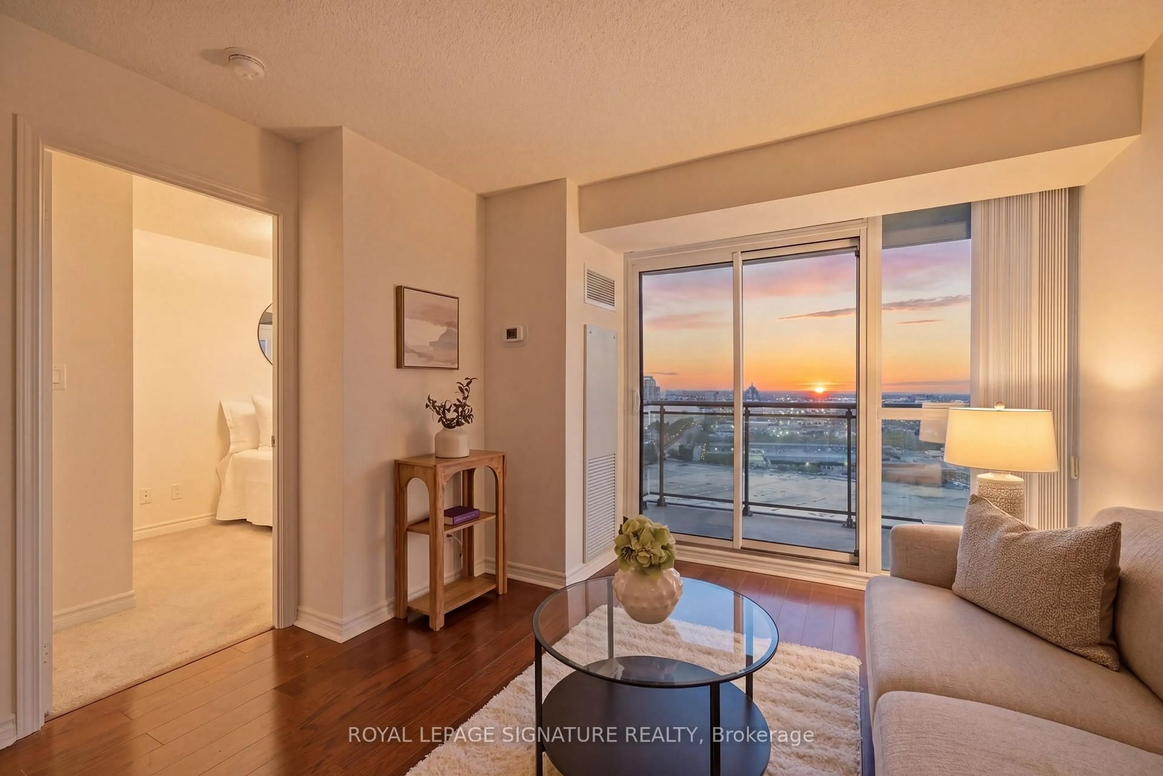 Indoor entryway for 88 Grangeway Ave #2207, Toronto Ontario M1H 0A2