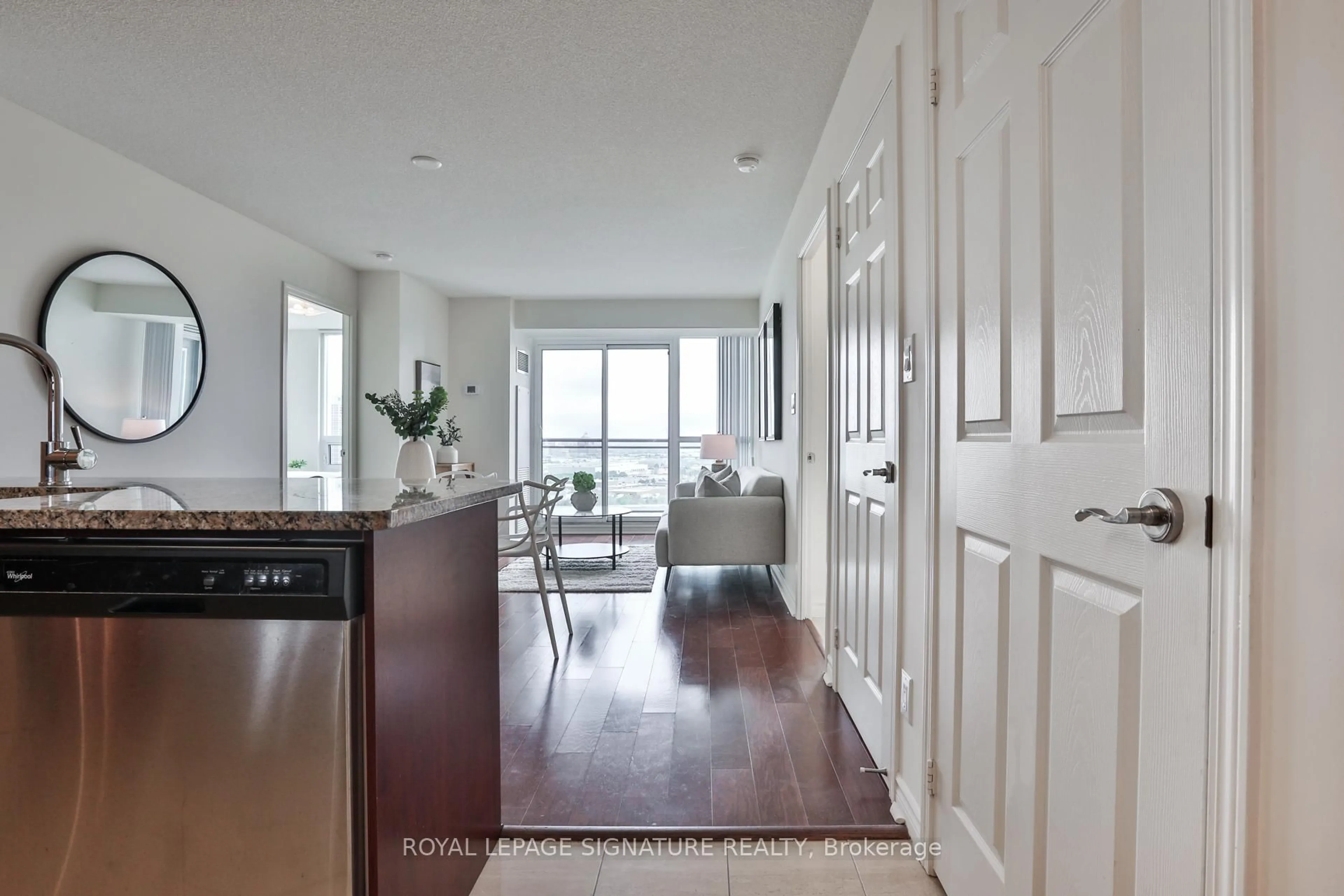 Indoor entryway for 88 Grangeway Ave #2207, Toronto Ontario M1H 0A2