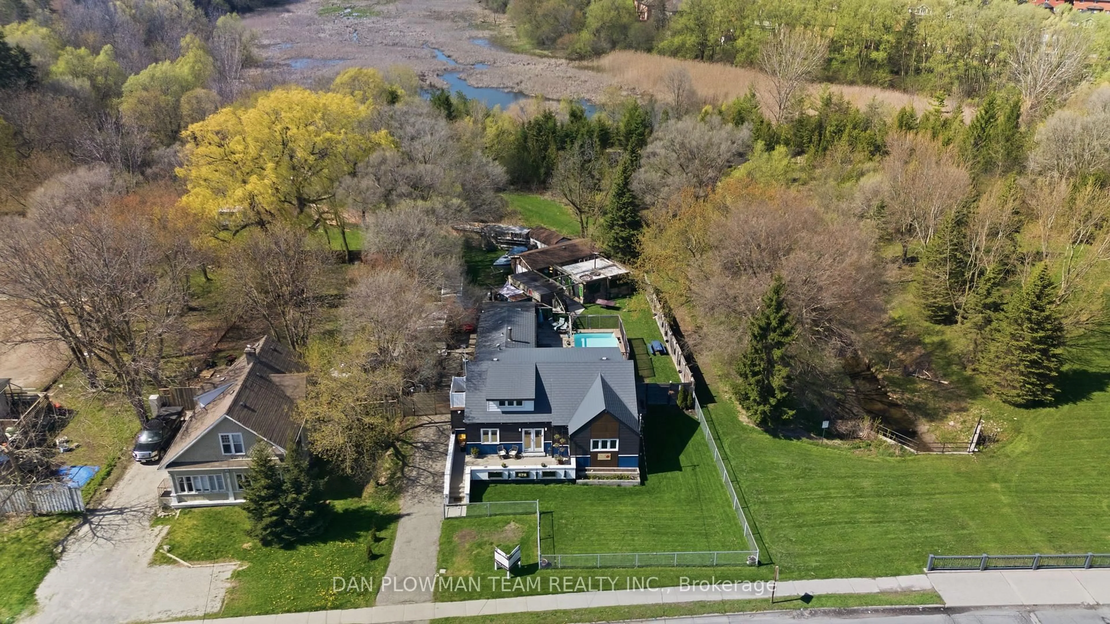 A pic from outside/outdoor area/front of a property/back of a property/a pic from drone, street for 678 King St, Oshawa Ontario L1J 2L3