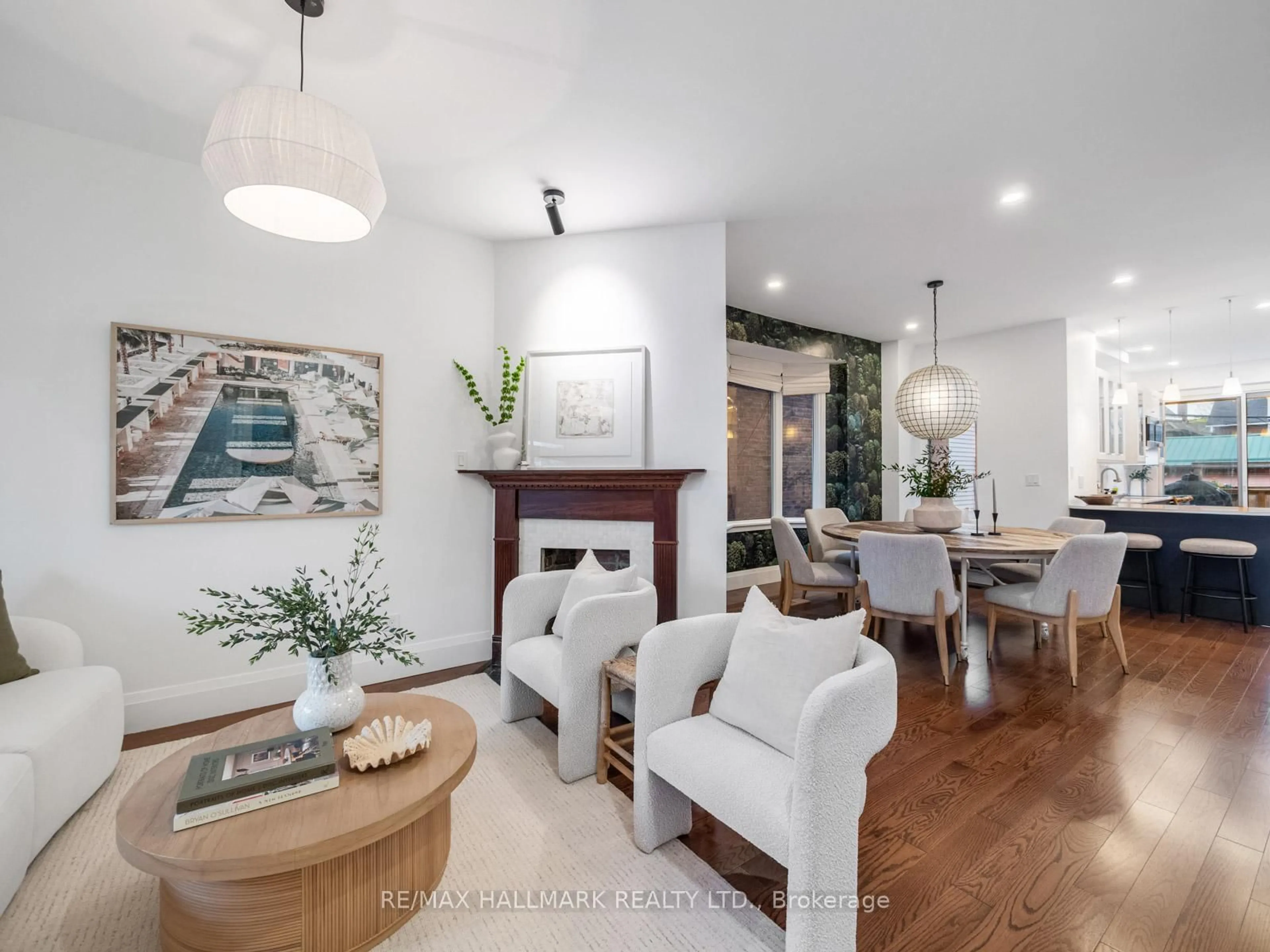 Living room with furniture, unknown for 16 Bain Ave, Toronto Ontario M4K 1E6