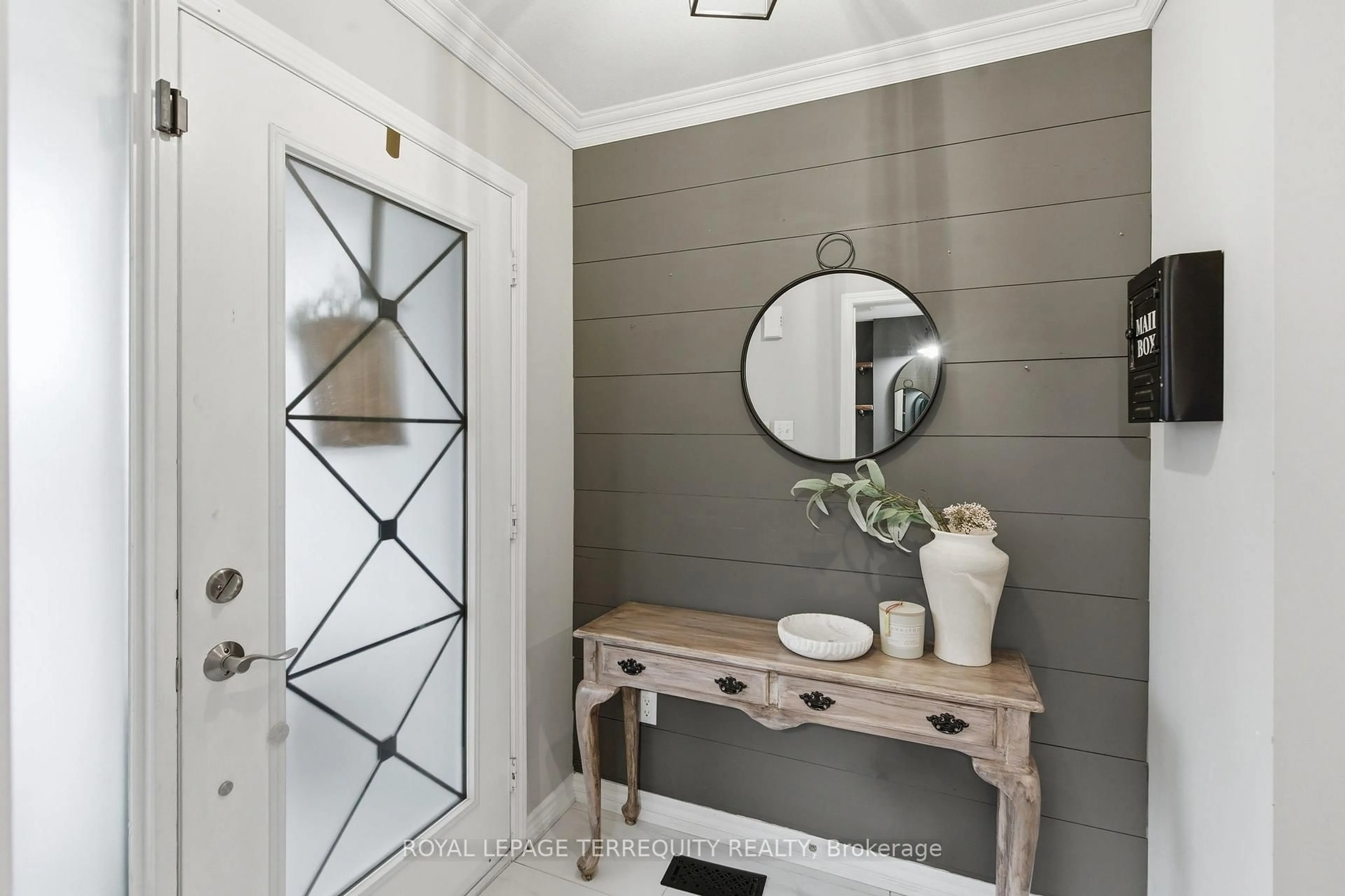 Indoor entryway for 119 Argent St, Clarington Ontario L1C 0C4
