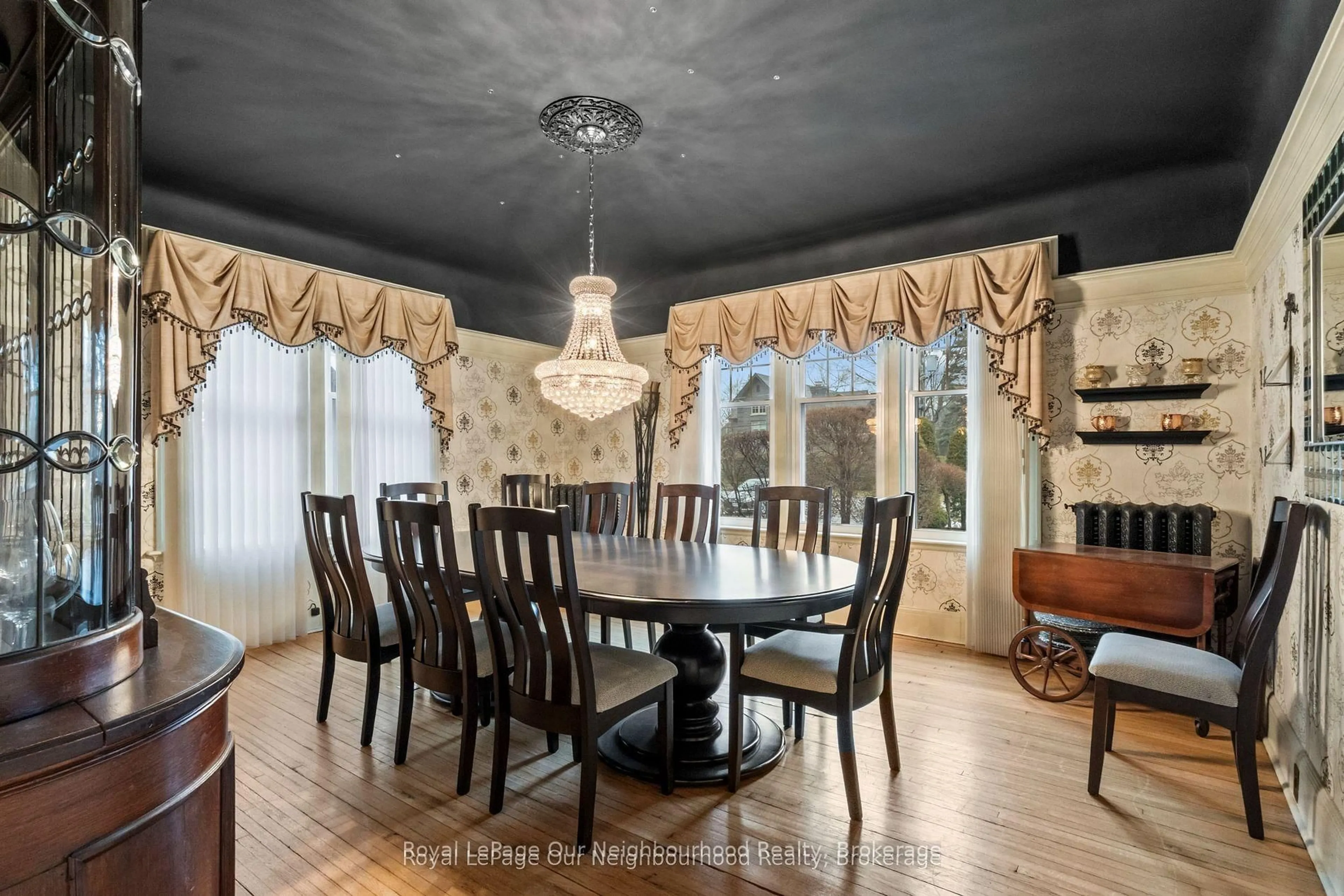 Dining room, unknown for 305 Trent St, Whitby Ontario L1N 1M3