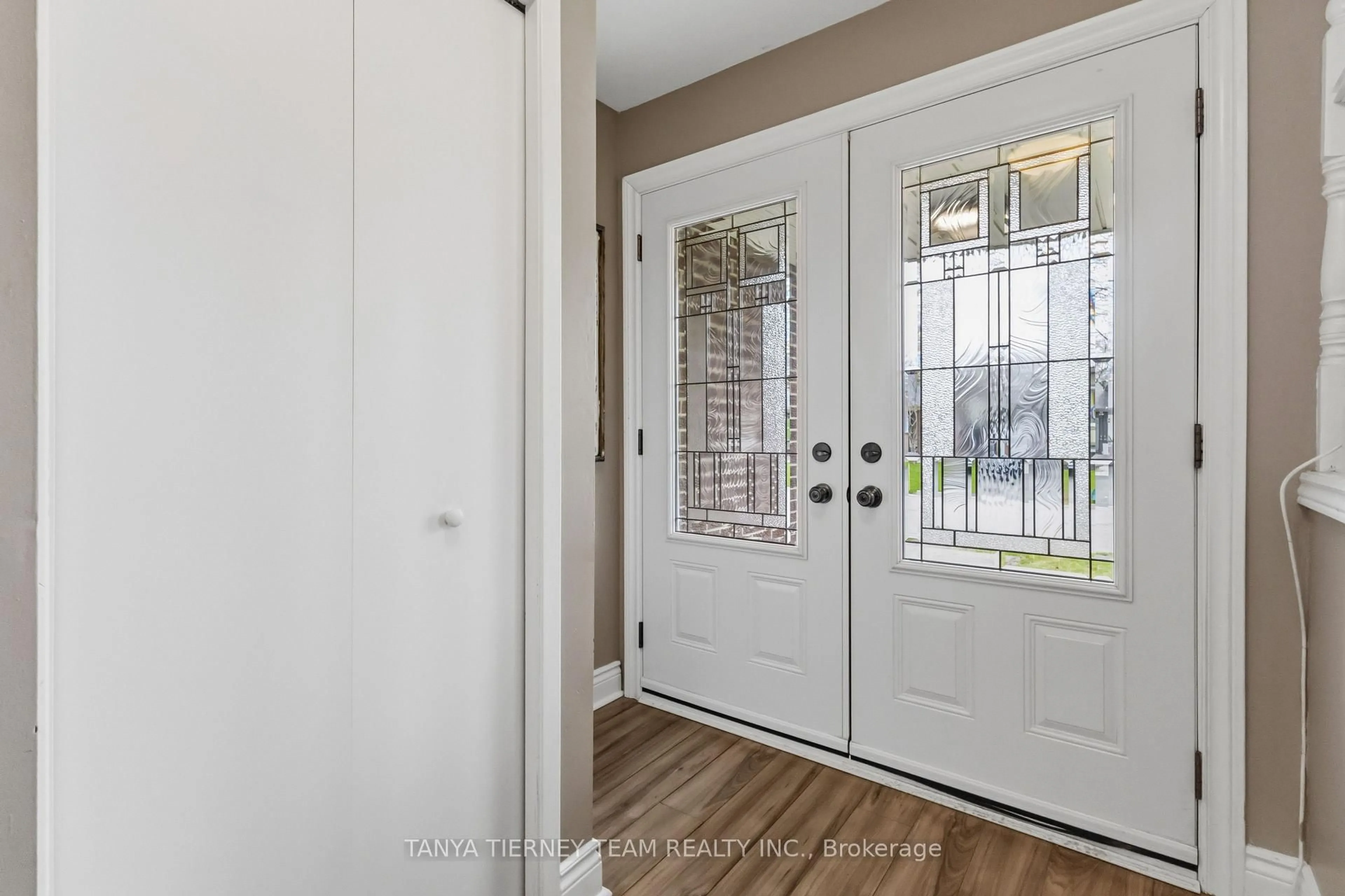 Indoor entryway for 6 Gershwin Crt, Whitby Ontario L1N 6C9
