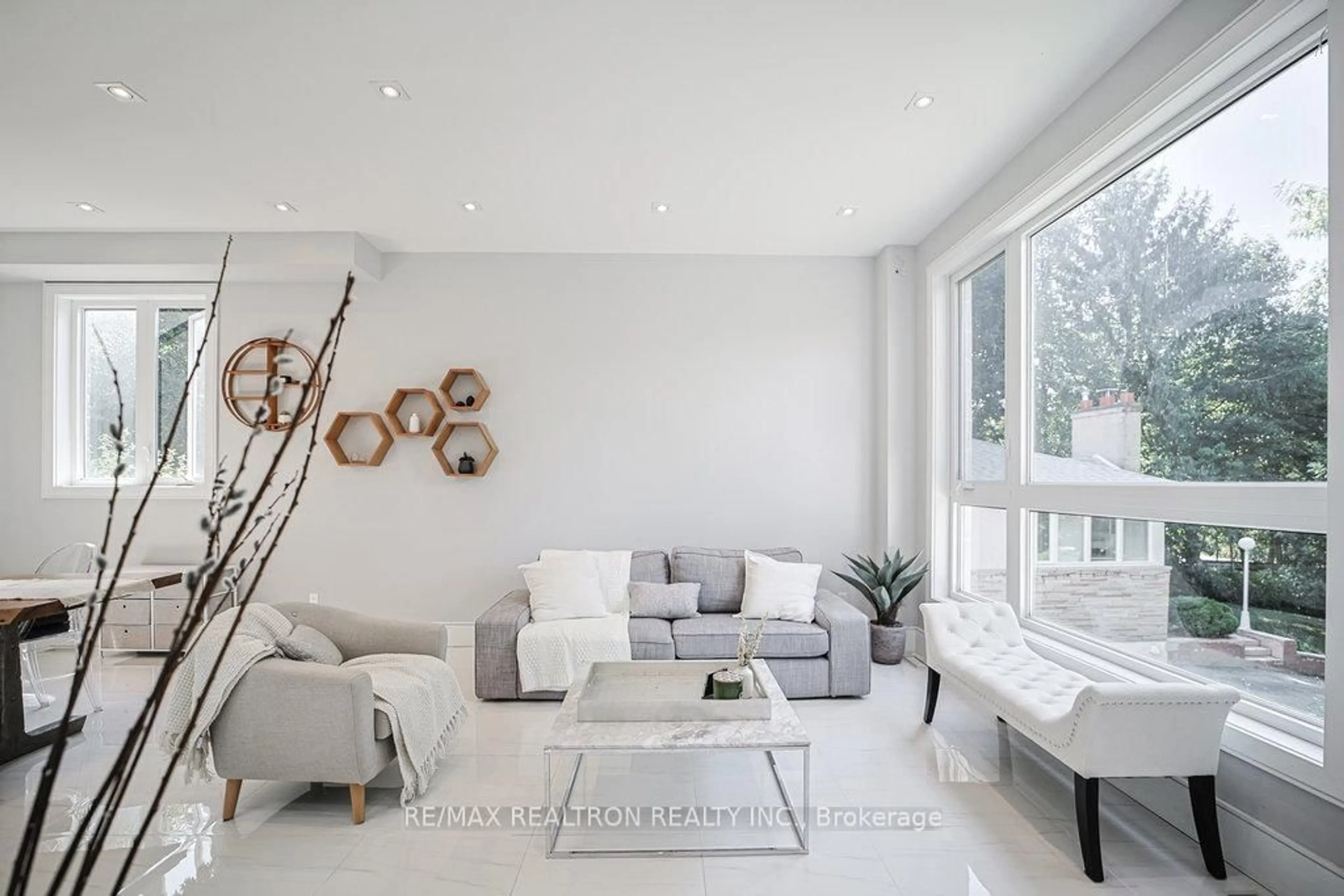 Living room with furniture, unknown for 263 East Ave, Toronto Ontario M1C 2W2
