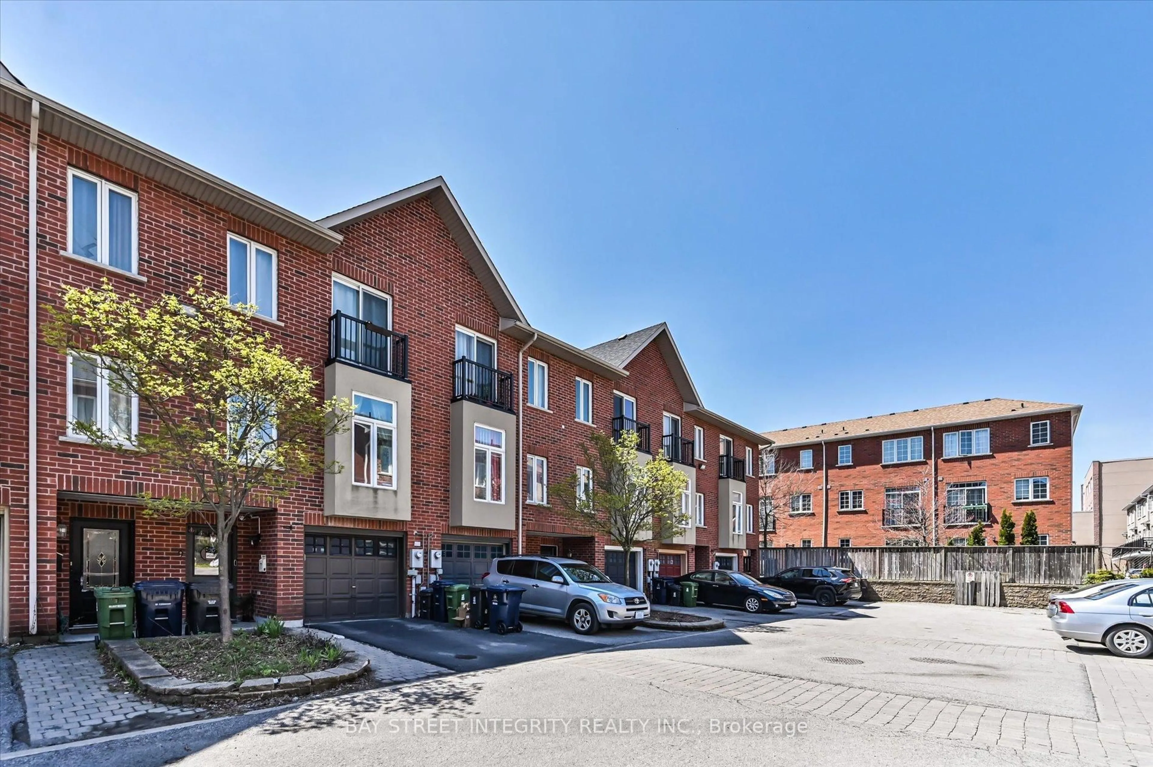 A pic from outside/outdoor area/front of a property/back of a property/a pic from drone, street for 5 Pherrill Mews, Toronto Ontario M1M 0B7
