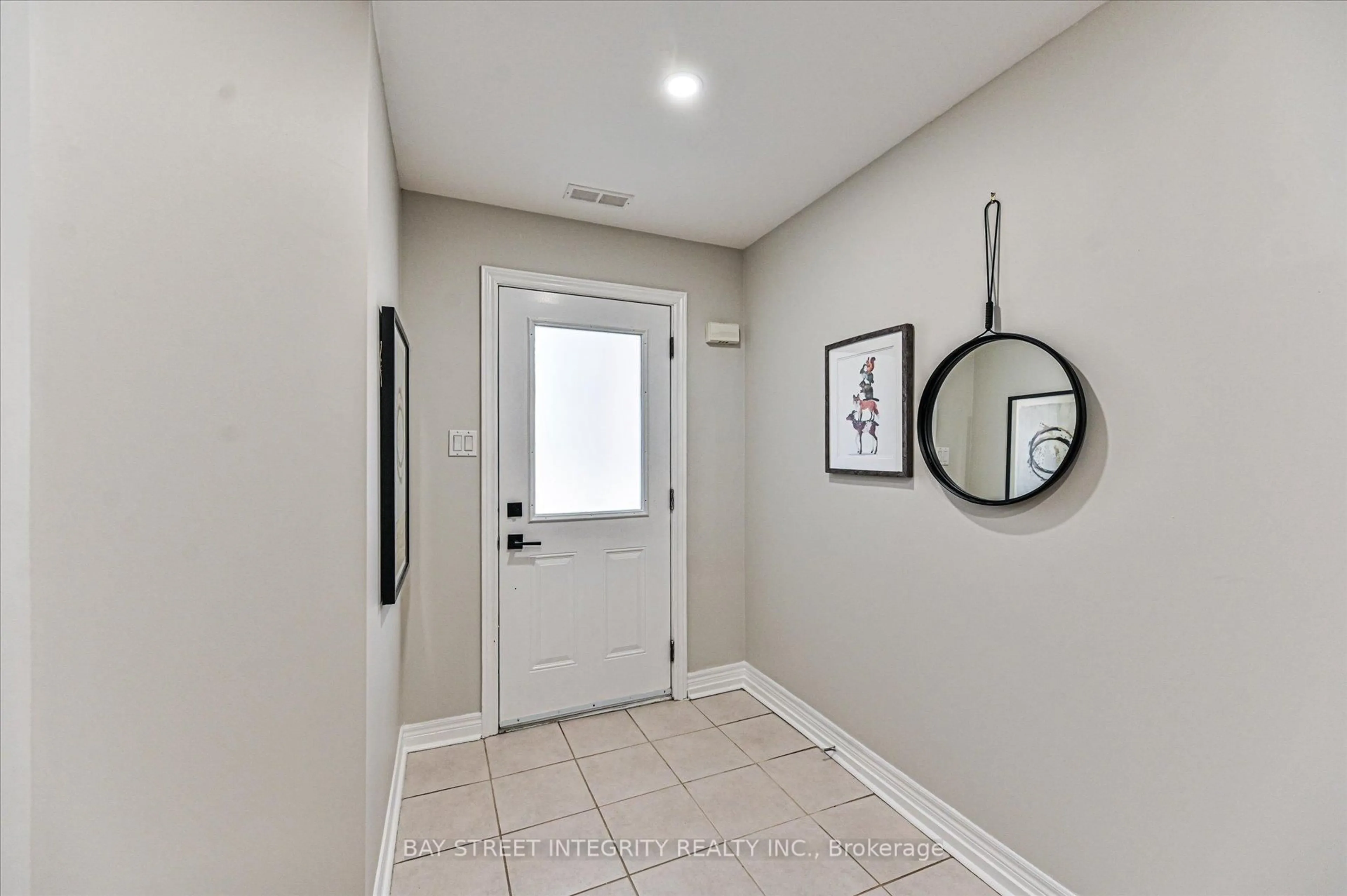 Indoor entryway for 5 Pherrill Mews, Toronto Ontario M1M 0B7
