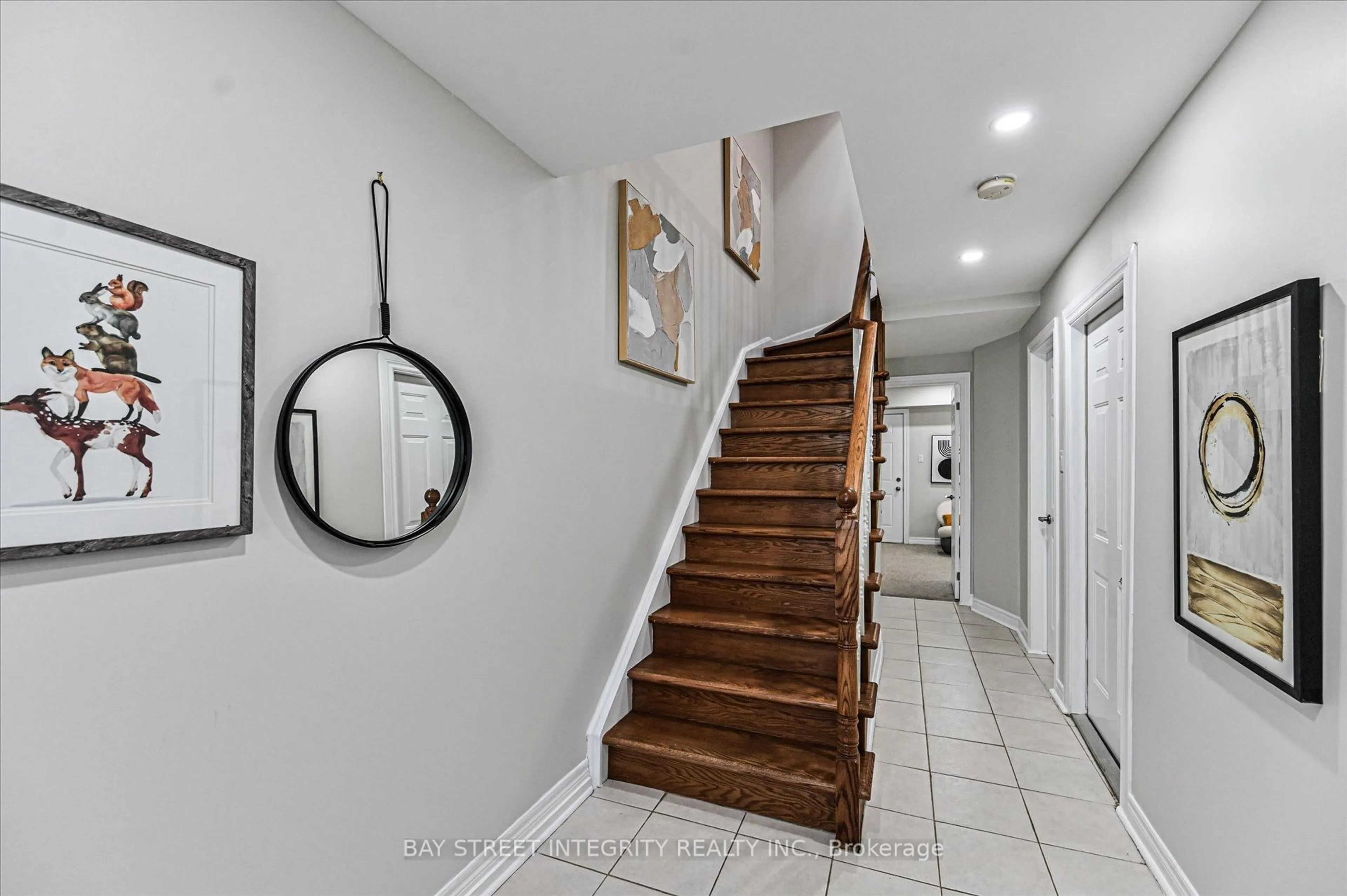 Indoor entryway for 5 Pherrill Mews, Toronto Ontario M1M 0B7