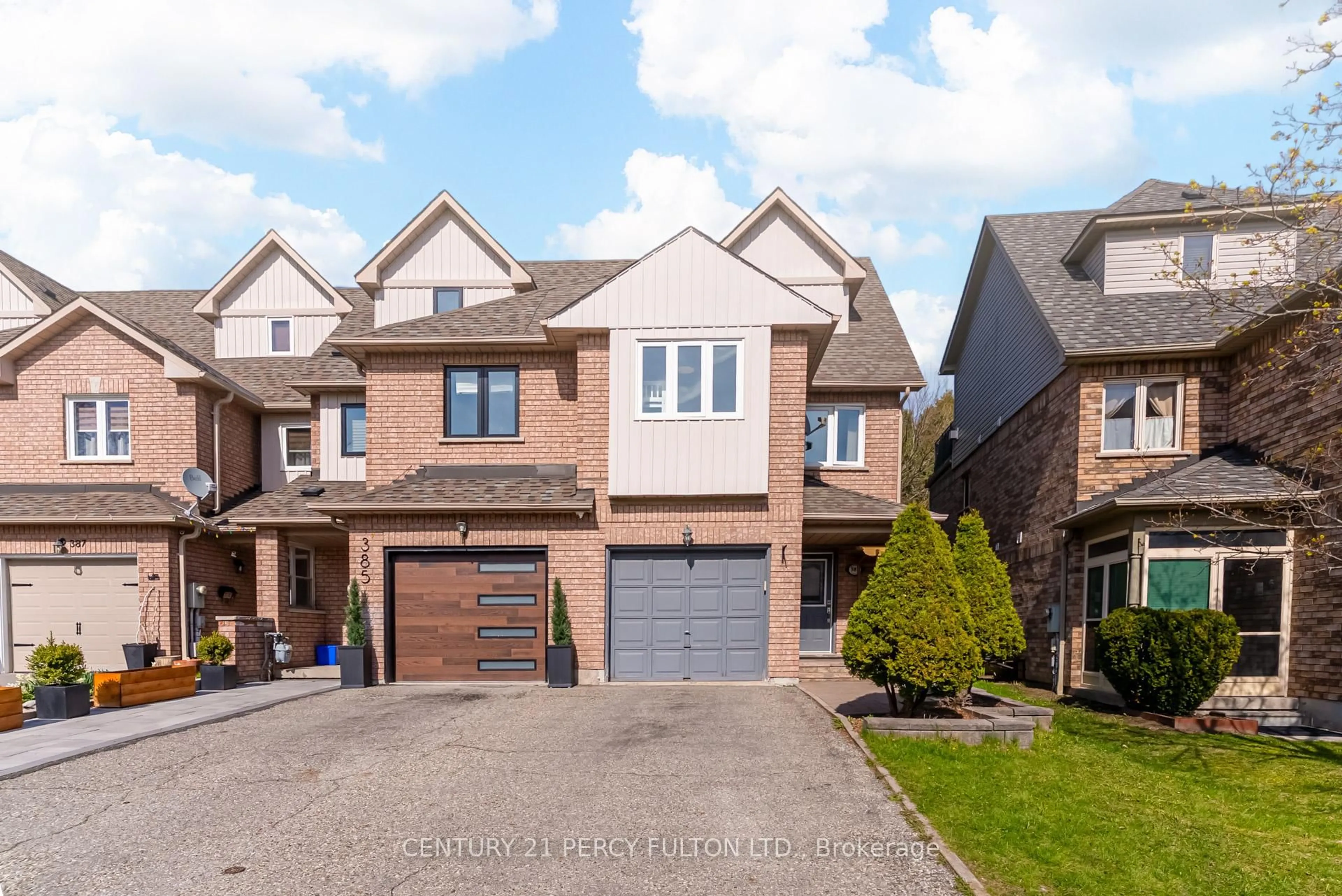 Home with brick exterior material, street for 383 Sparrow Circ, Pickering Ontario L1V 7E7