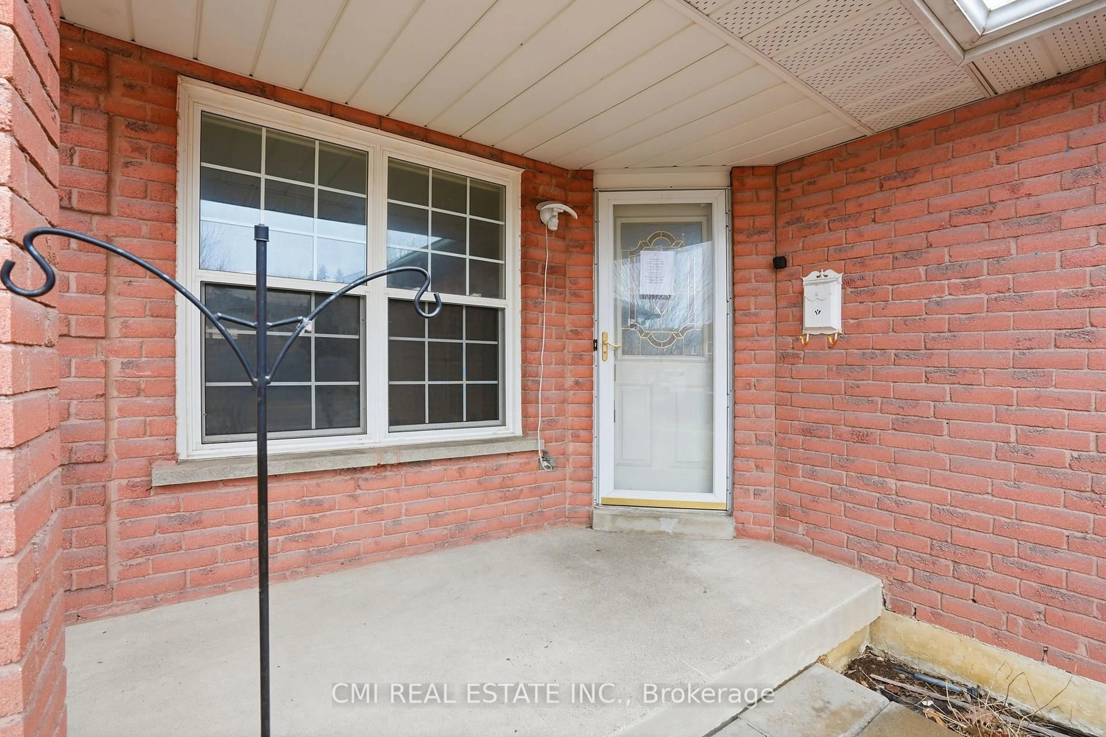 Indoor entryway for 560 Steeple Hill, Pickering Ontario L1V 5Z3