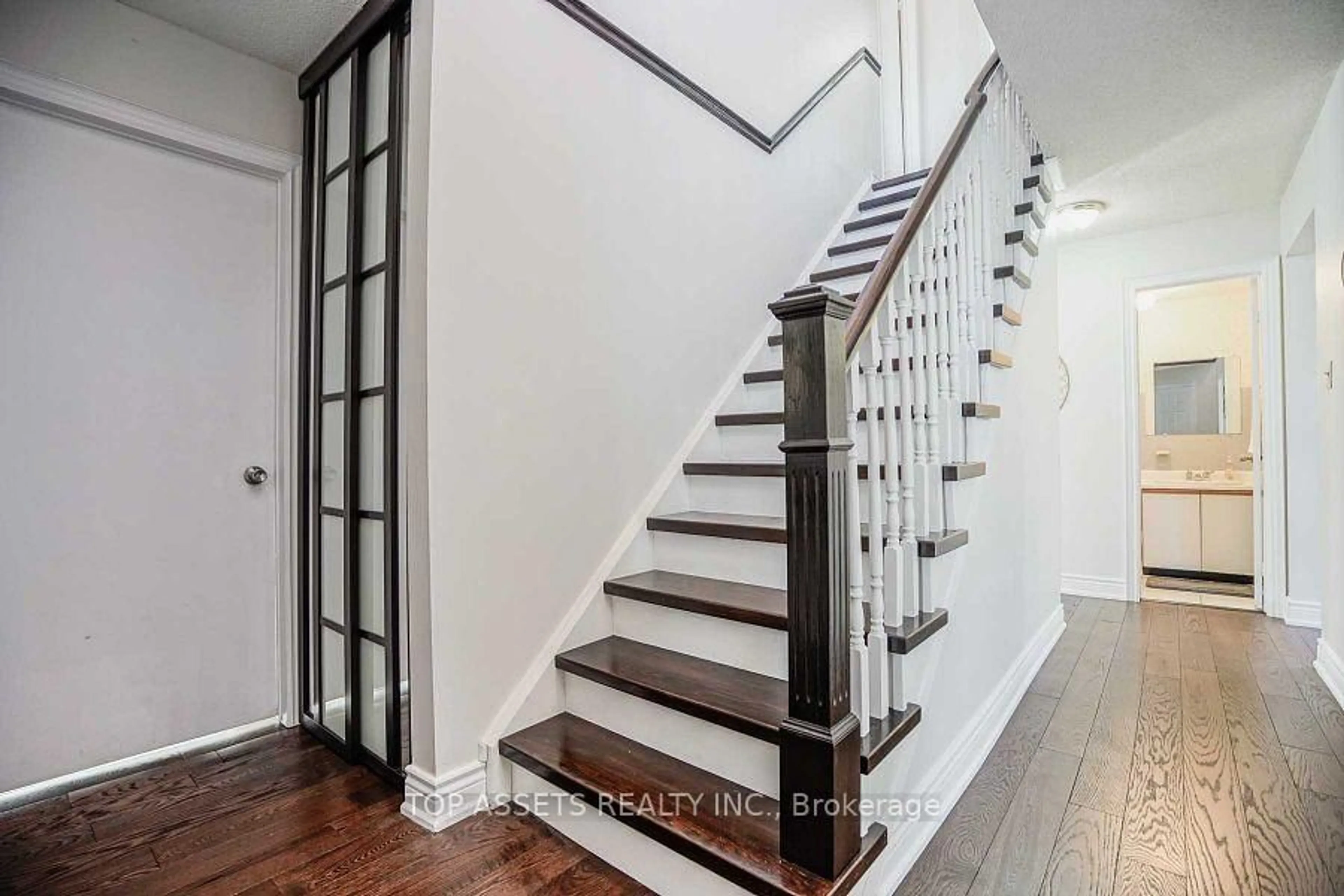 Stairs for 1603 Mcbrady Cres, Pickering Ontario L1X 2B6