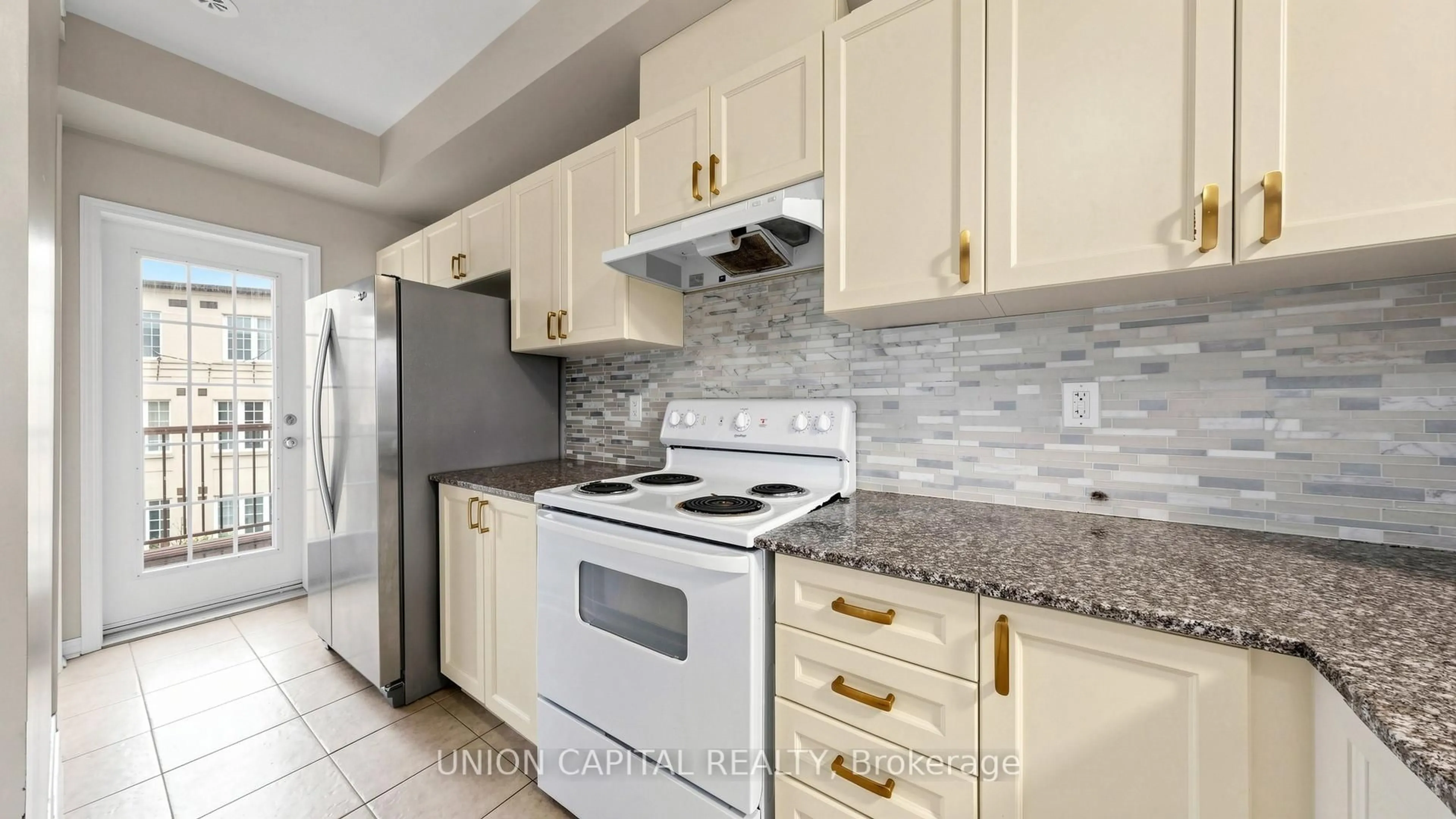 Standard kitchen, ceramic/tile floor for 19 Island Rd #34, Toronto Ontario M1C 0E4