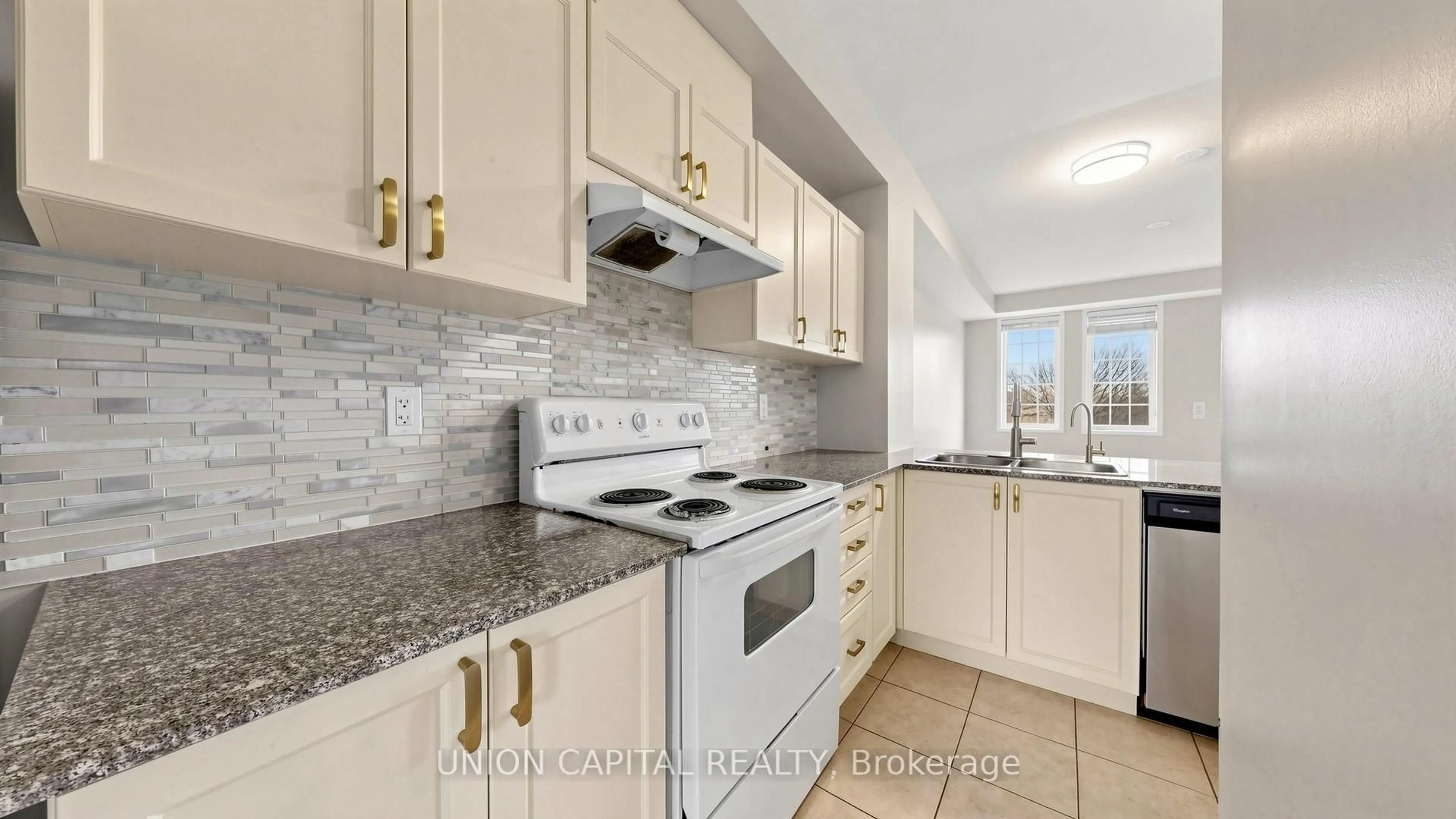 Standard kitchen, ceramic/tile floor for 19 Island Rd #34, Toronto Ontario M1C 0E4