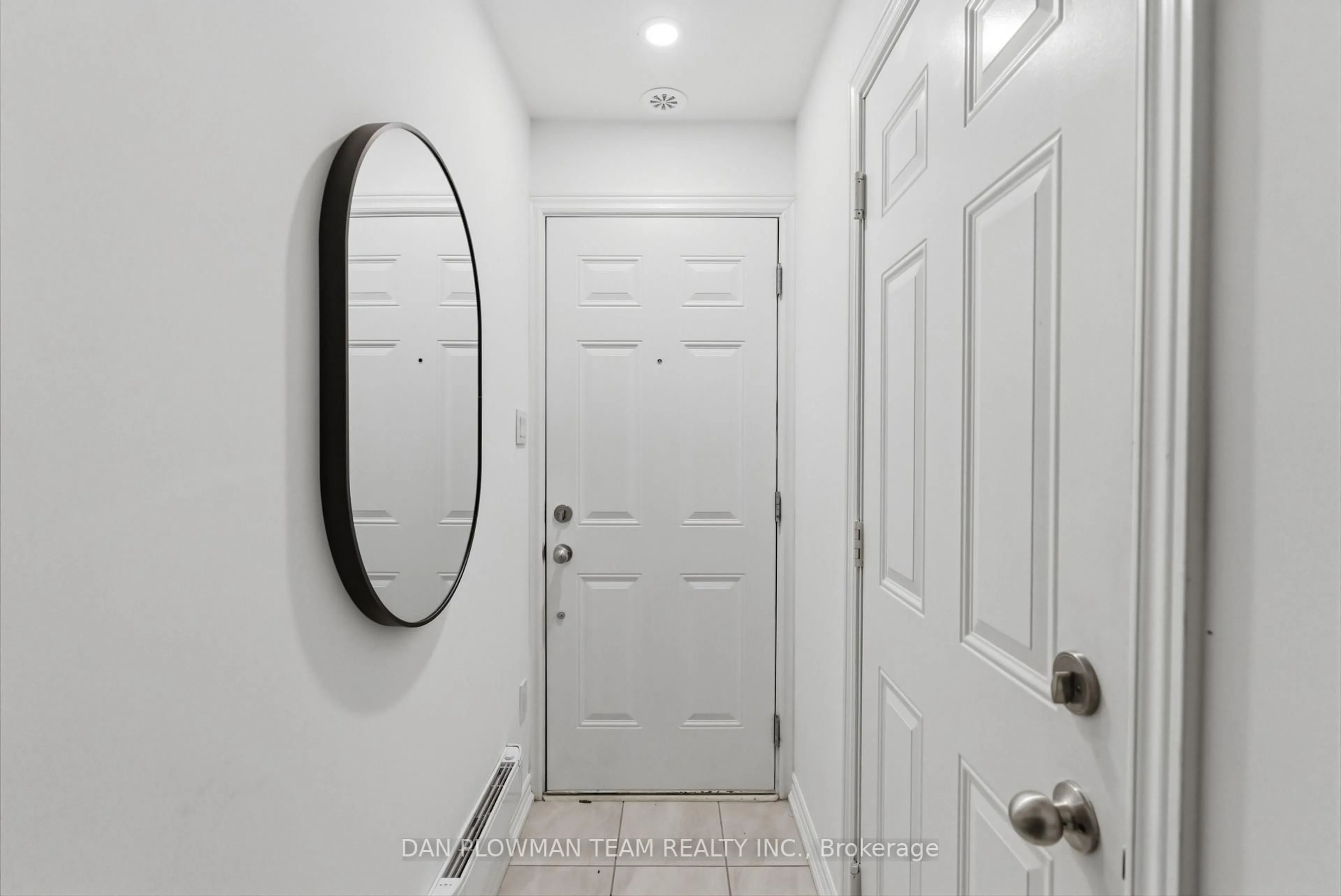 Indoor entryway for 2431 Nantucket Chse, Pickering Ontario L1X 0E4