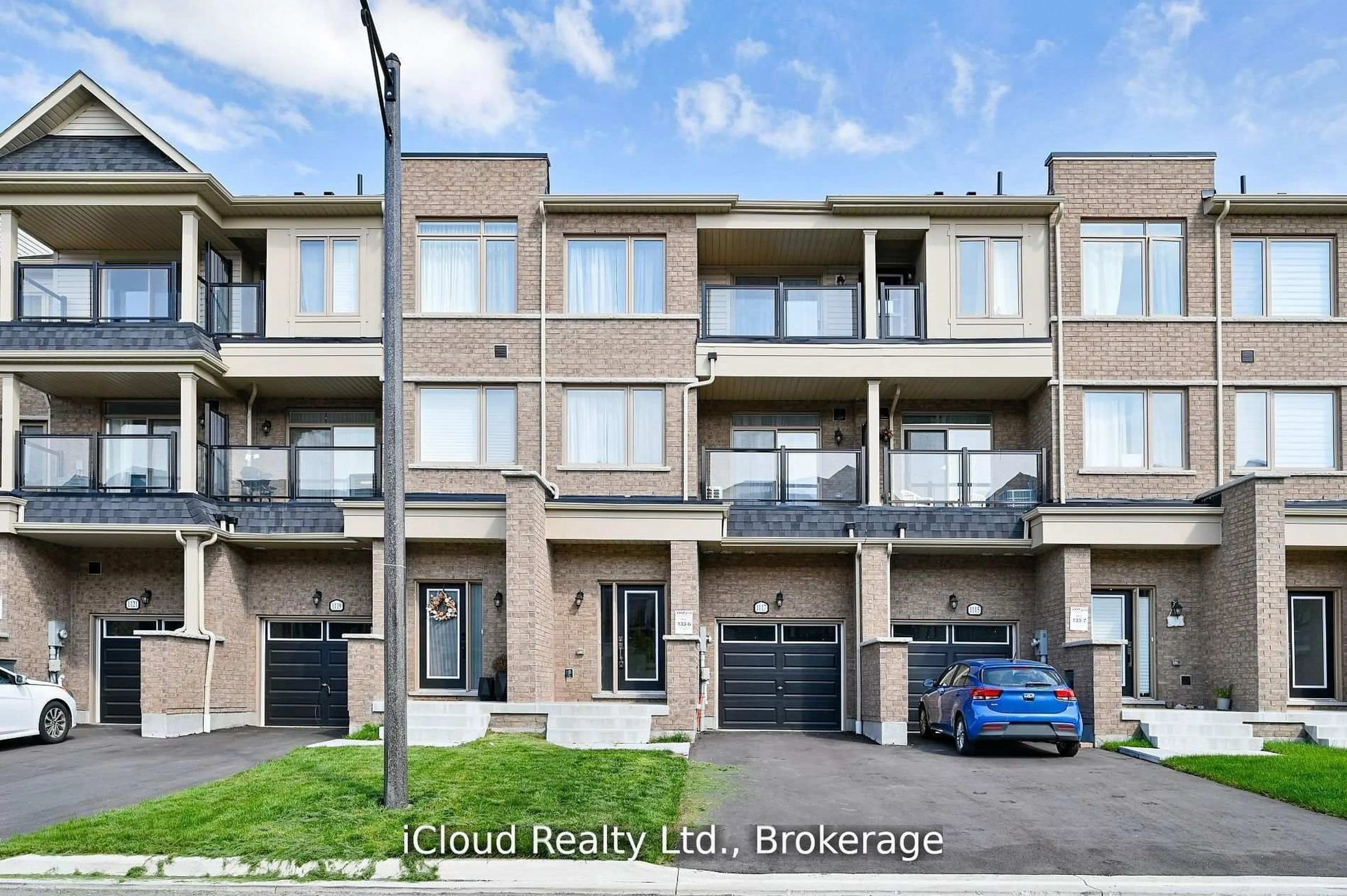 A pic from outside/outdoor area/front of a property/back of a property/a pic from drone, street for 1117 Lockie Dr, Oshawa Ontario L1L 0R9