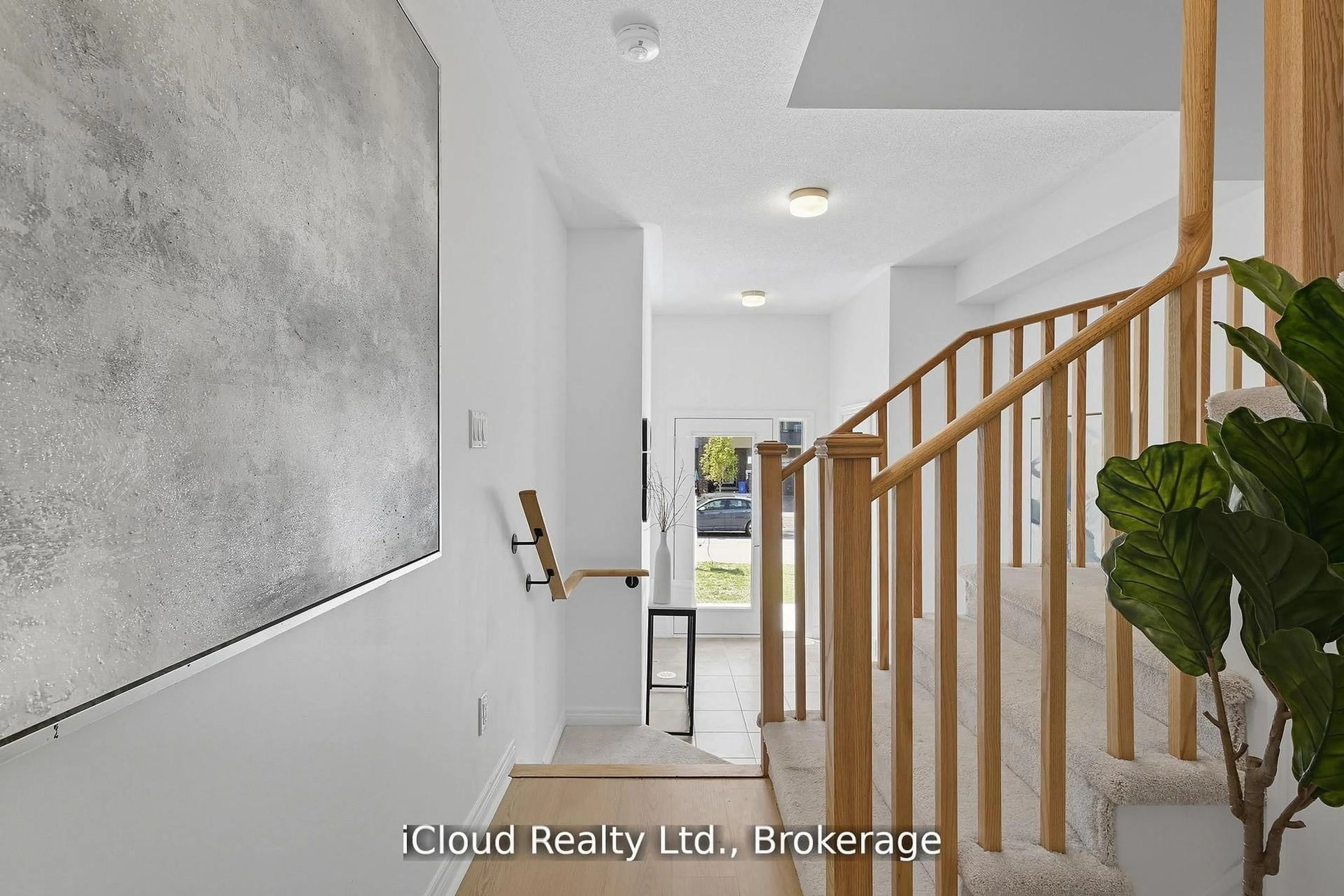 Indoor entryway for 1117 Lockie Dr, Oshawa Ontario L1L 0R9