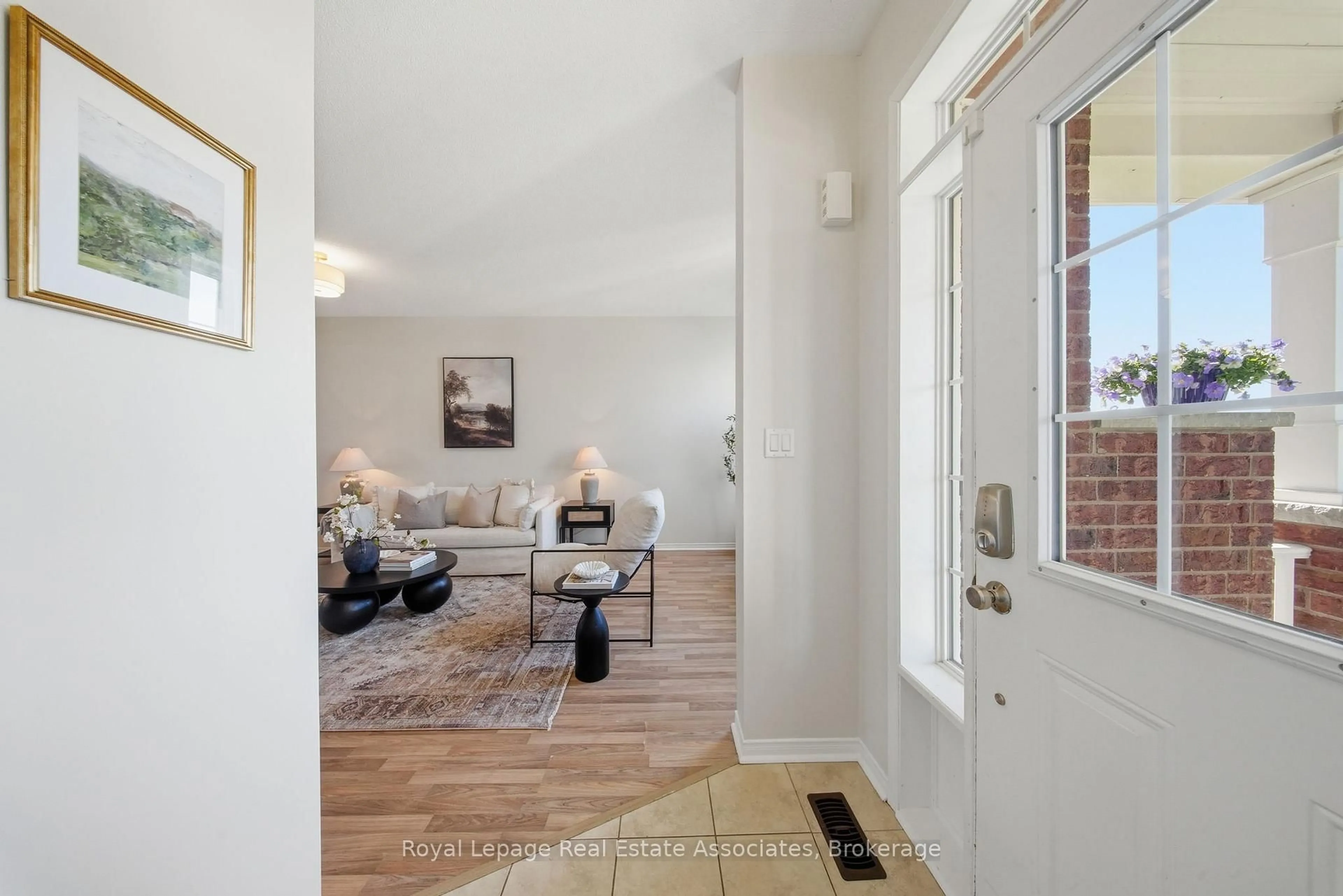 Indoor entryway for 228 Brookhill Blvd, Clarington Ontario L1C 0M2