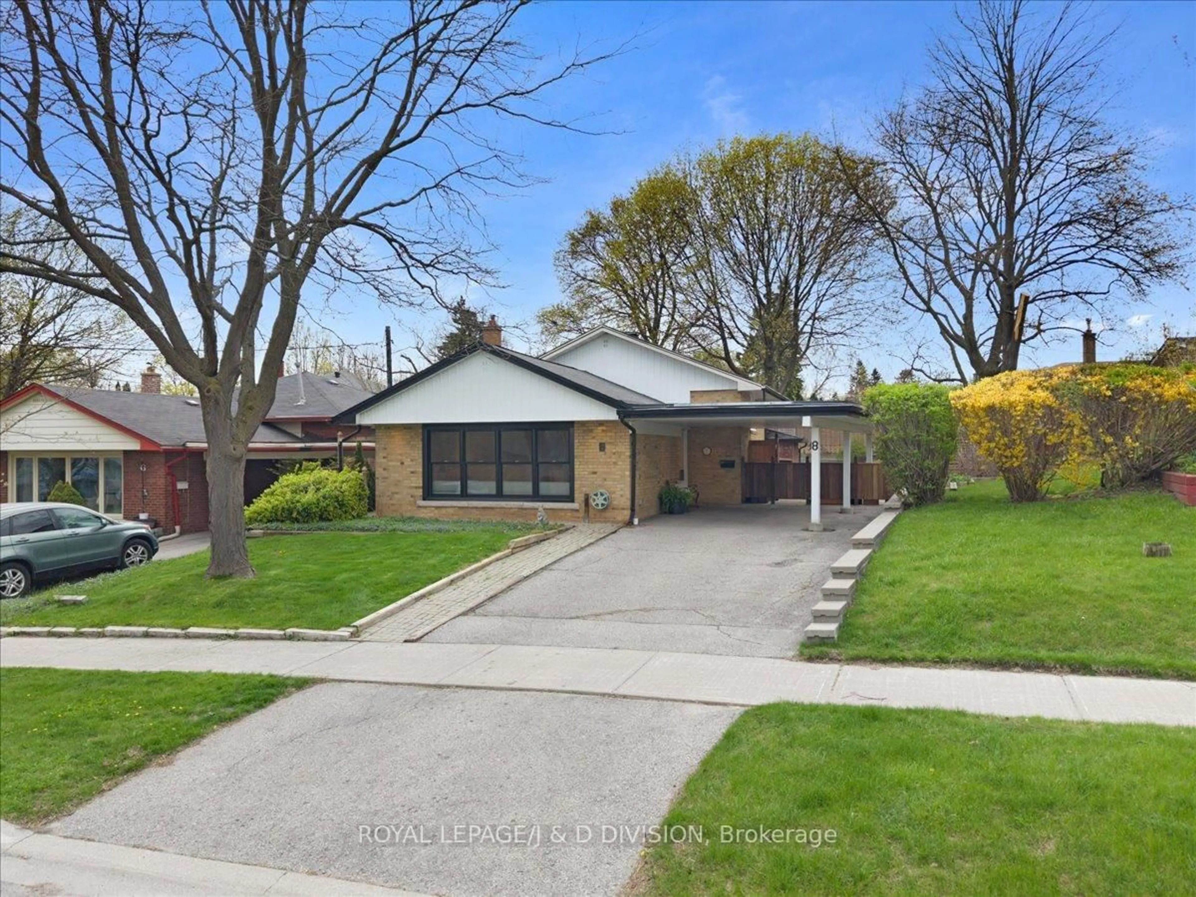 A pic from outside/outdoor area/front of a property/back of a property/a pic from drone, street for 8 Gaiety Dr, Toronto Ontario M1H 1C1