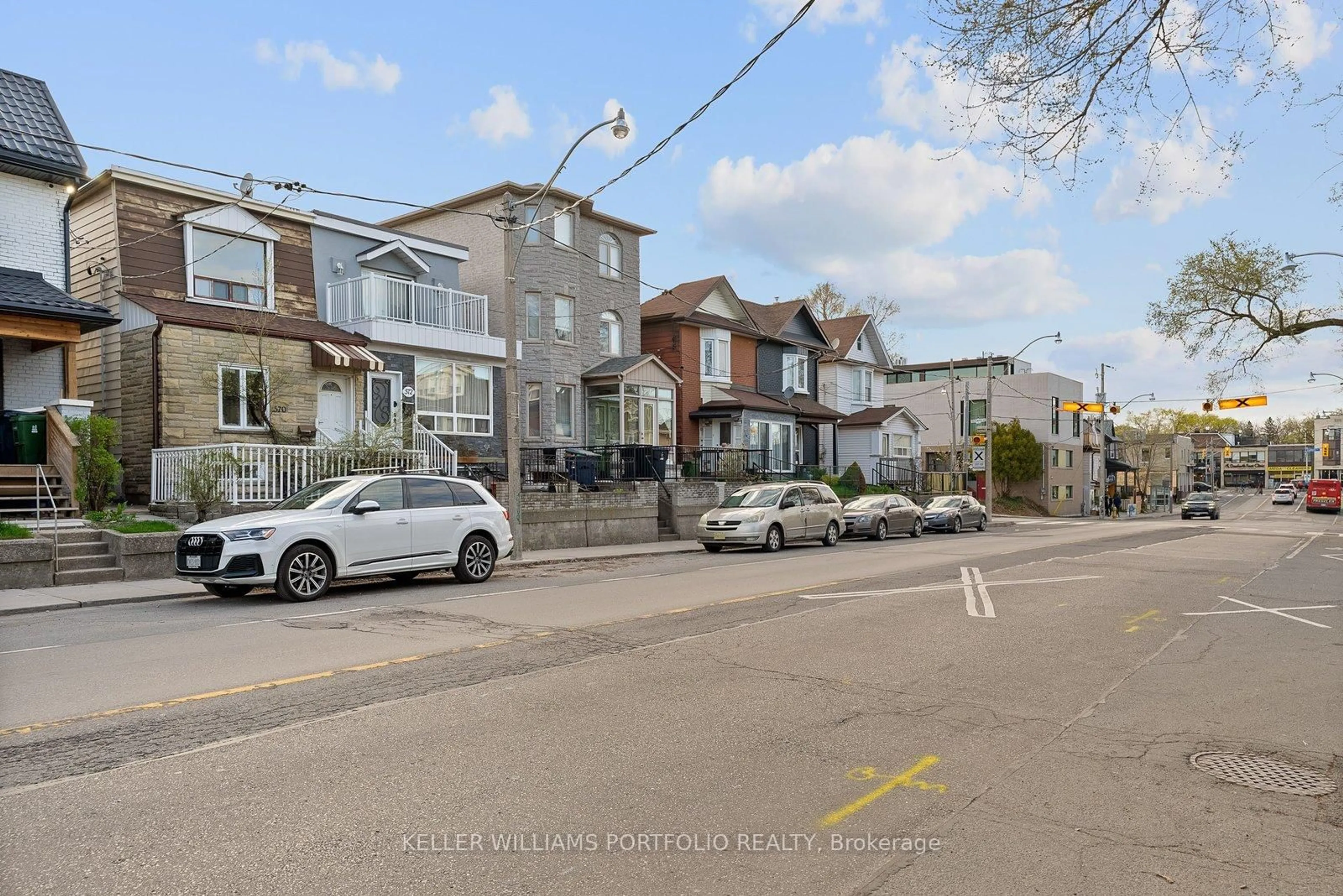 A pic from outside/outdoor area/front of a property/back of a property/a pic from drone, street for 570 Jones Ave, Toronto Ontario M4J 3H1