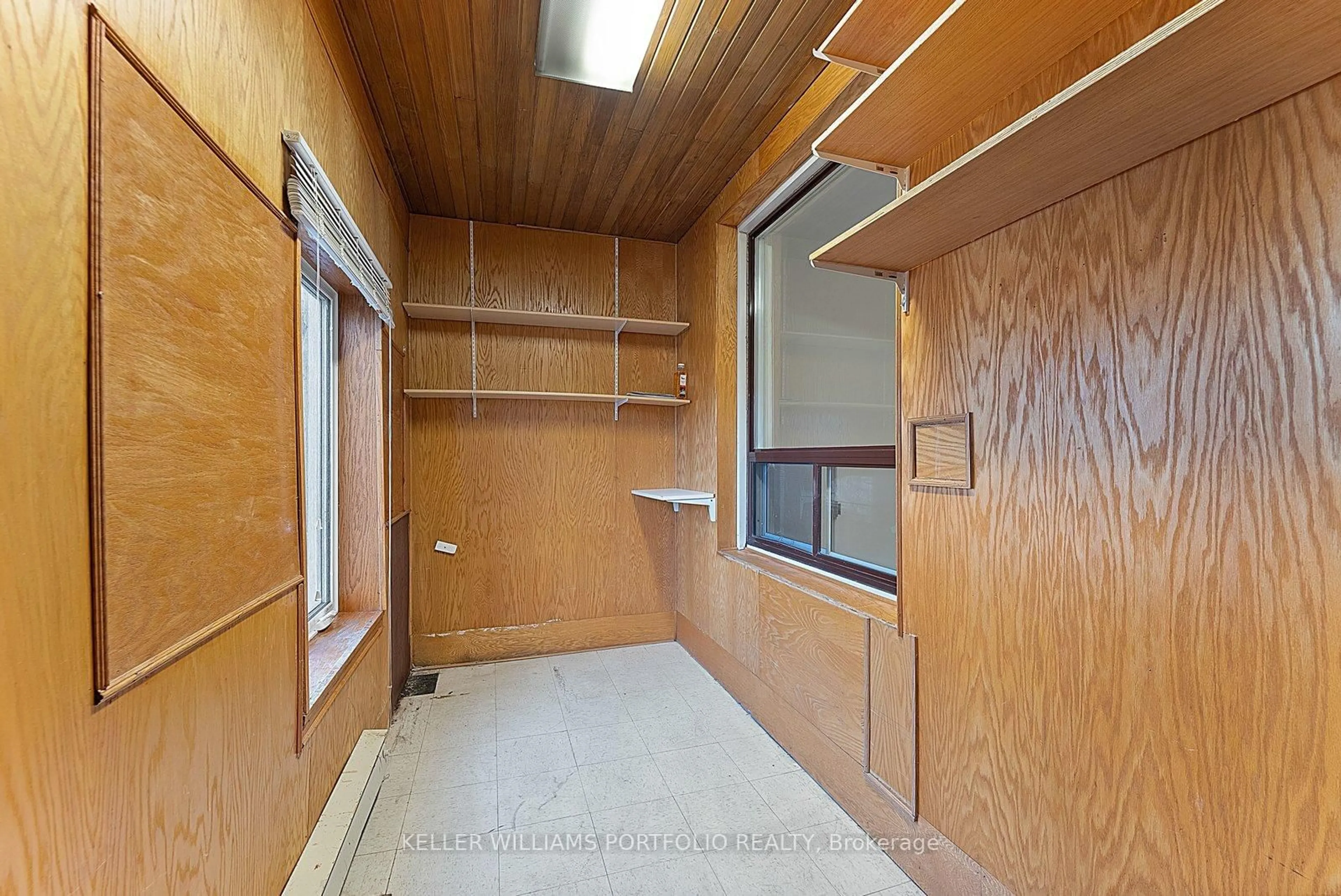 Unknown for 570 Jones Ave, Toronto Ontario M4J 3H1