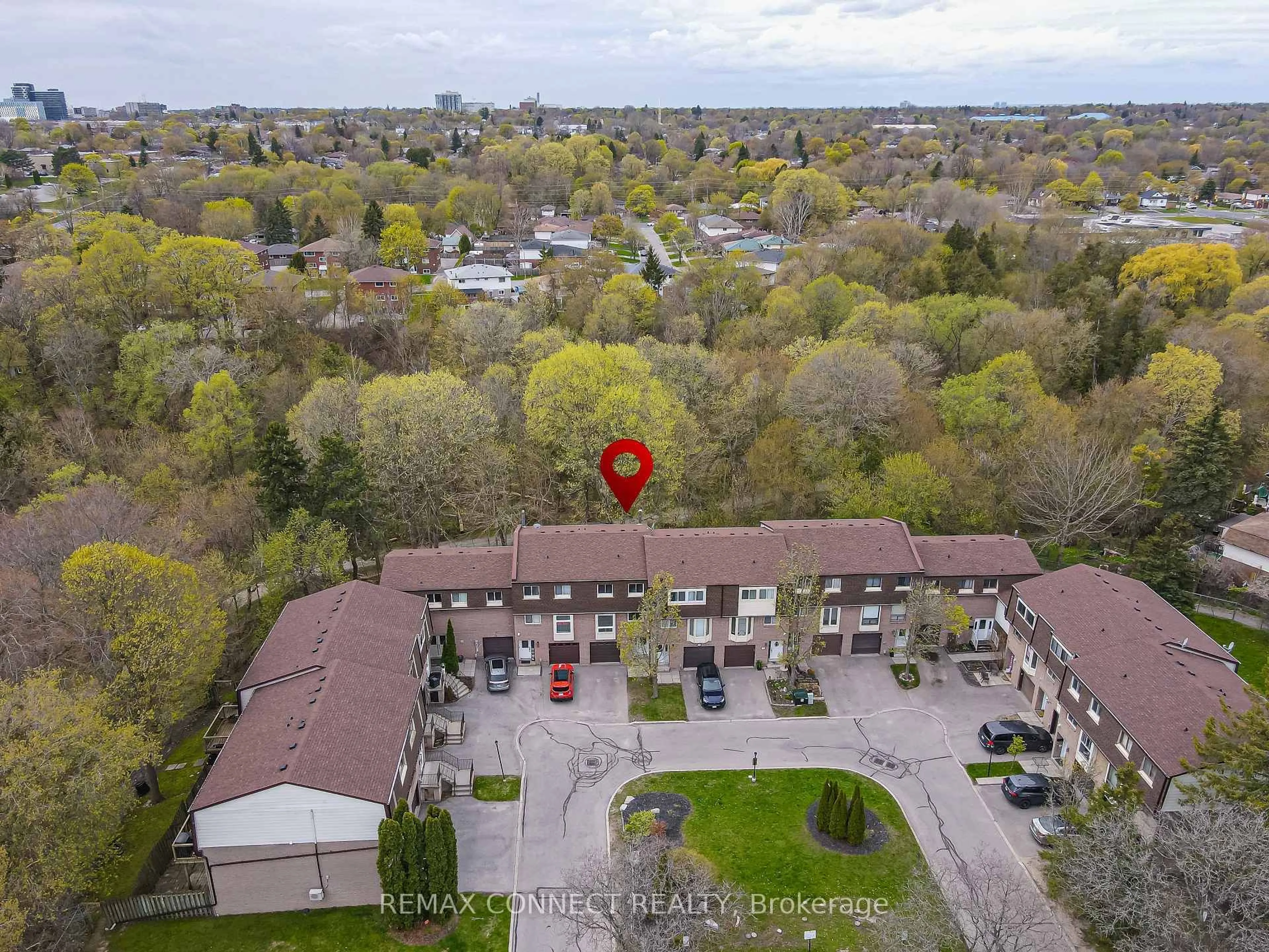 A pic from outside/outdoor area/front of a property/back of a property/a pic from drone, unknown for 350 Camelot Crt #37, Oshawa Ontario L1G 6P7