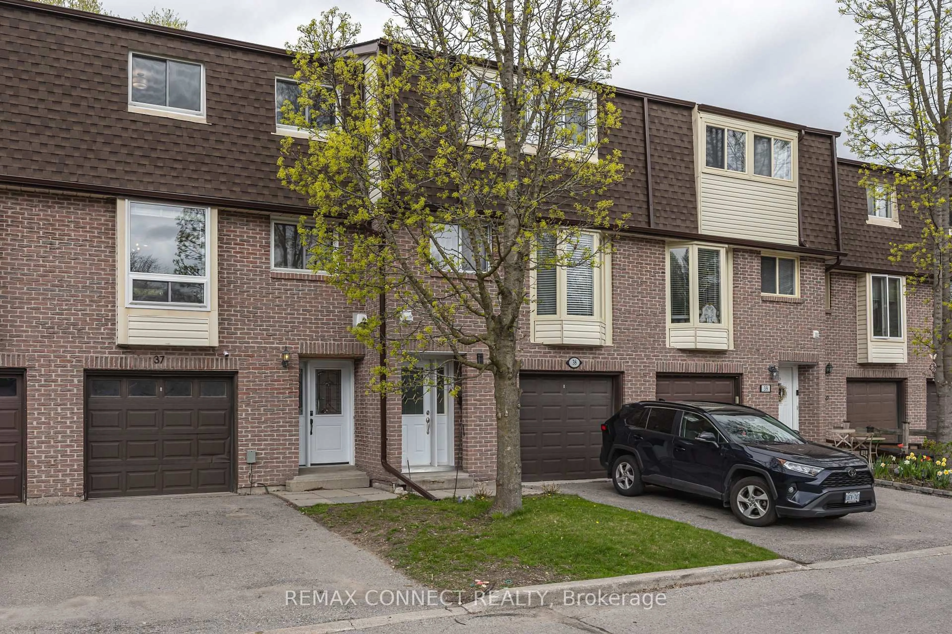 Unknown for 350 Camelot Crt #37, Oshawa Ontario L1G 6P7