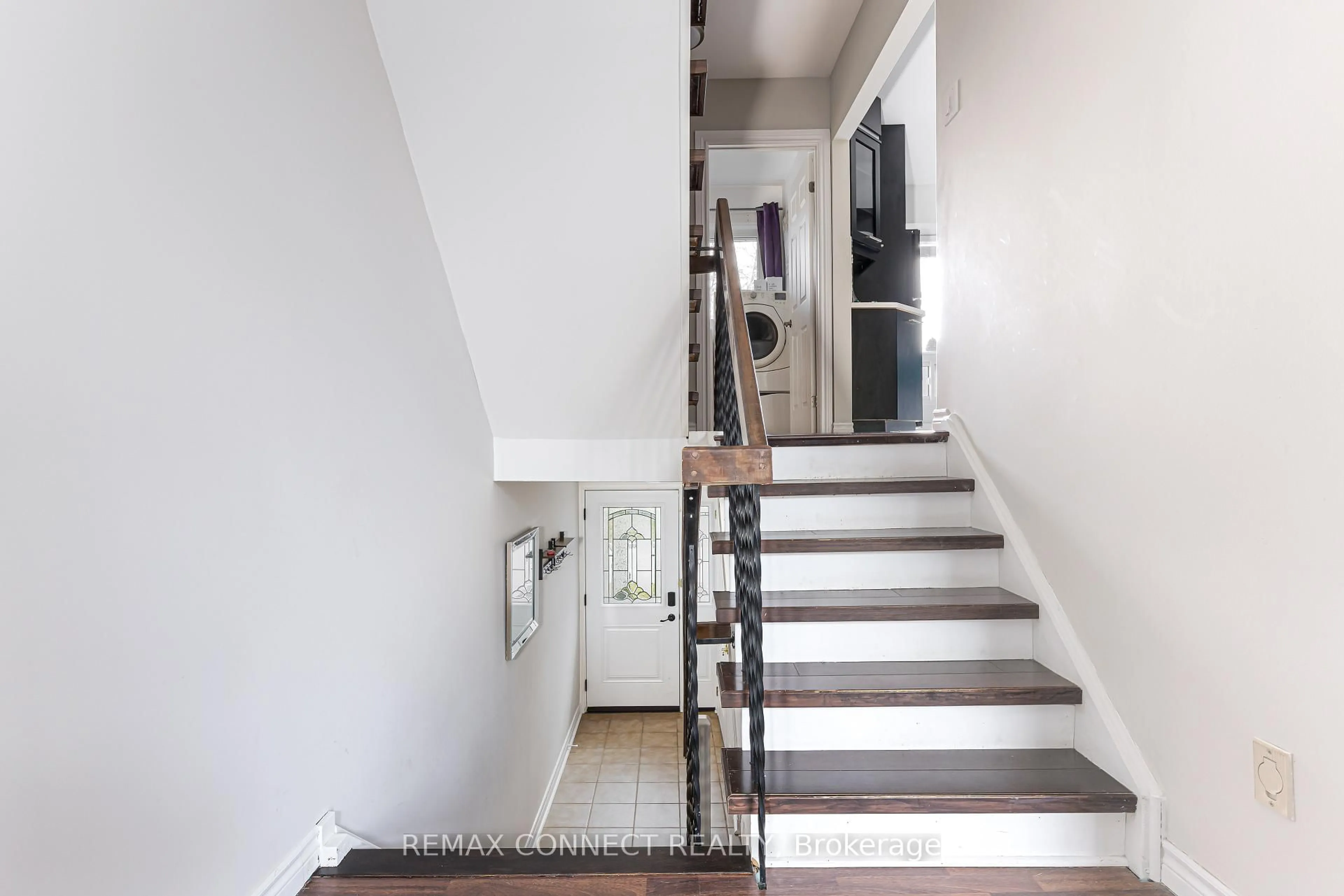 Stairs for 350 Camelot Crt #37, Oshawa Ontario L1G 6P7