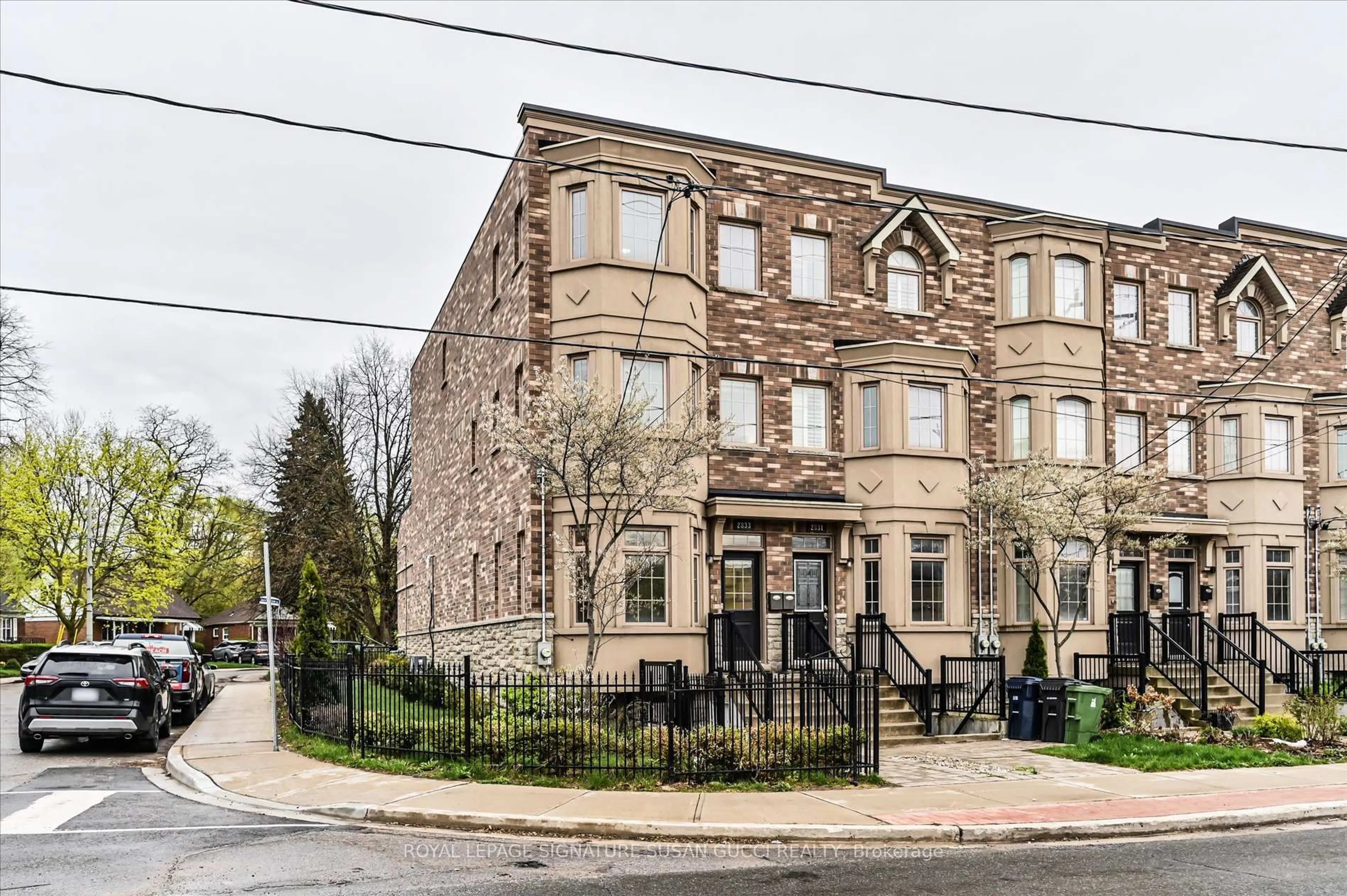 Home with brick exterior material, building for 2833 St. Clair Ave, Toronto Ontario M4B 1N3