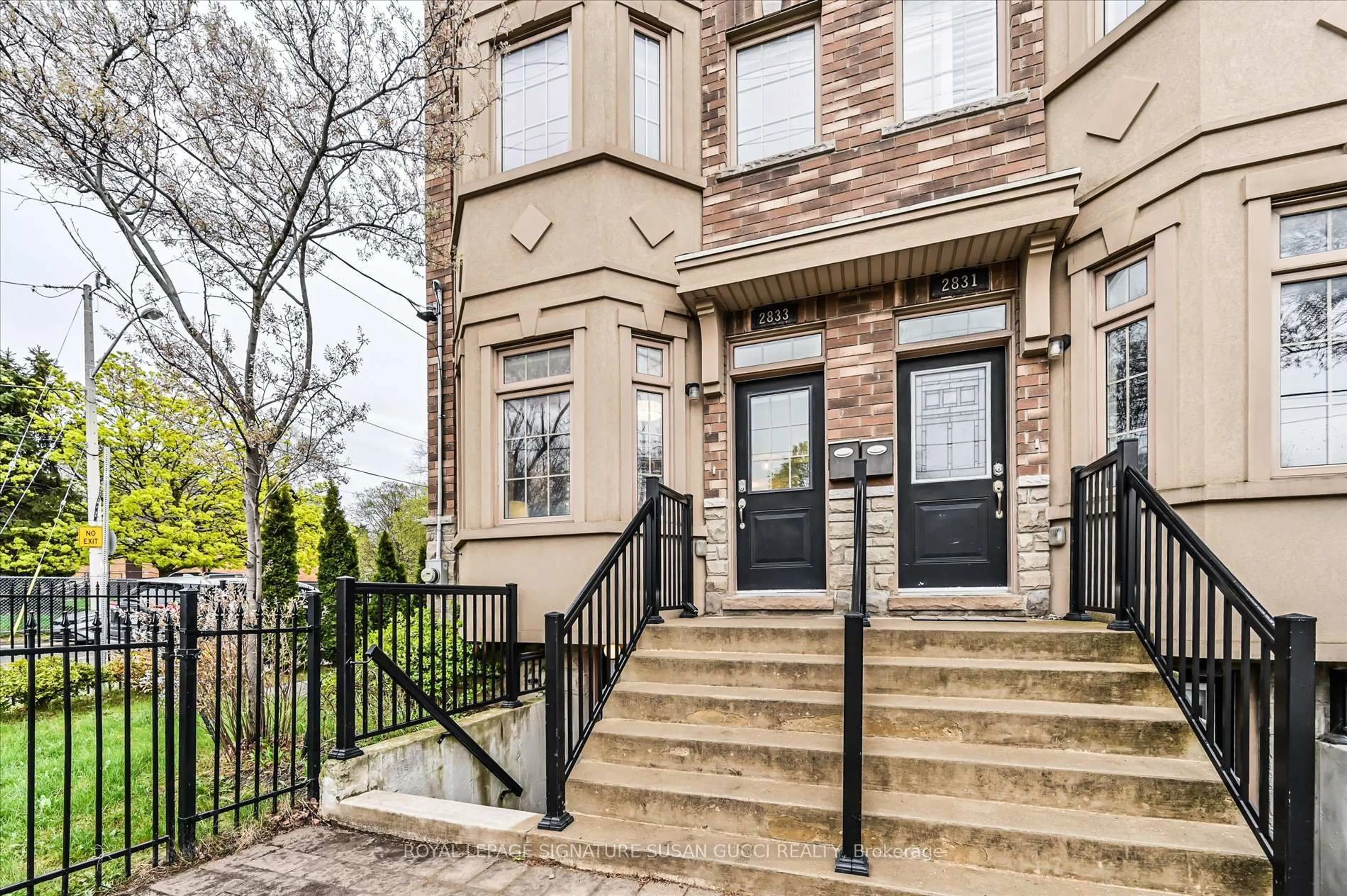 Unknown for 2833 St. Clair Ave, Toronto Ontario M4B 1N3