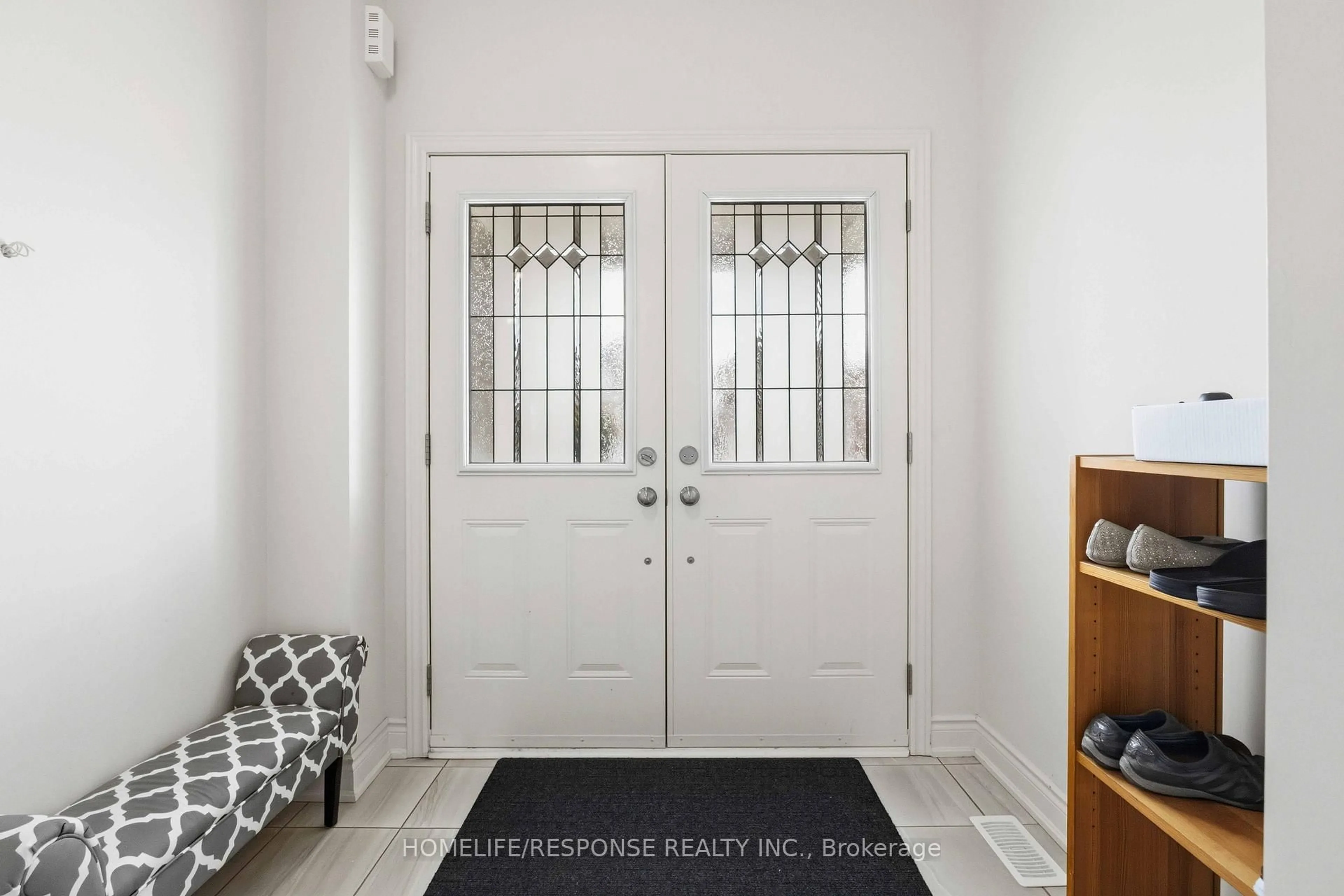 Indoor entryway for 44 Denny St, Ajax Ontario L1Z 0C6