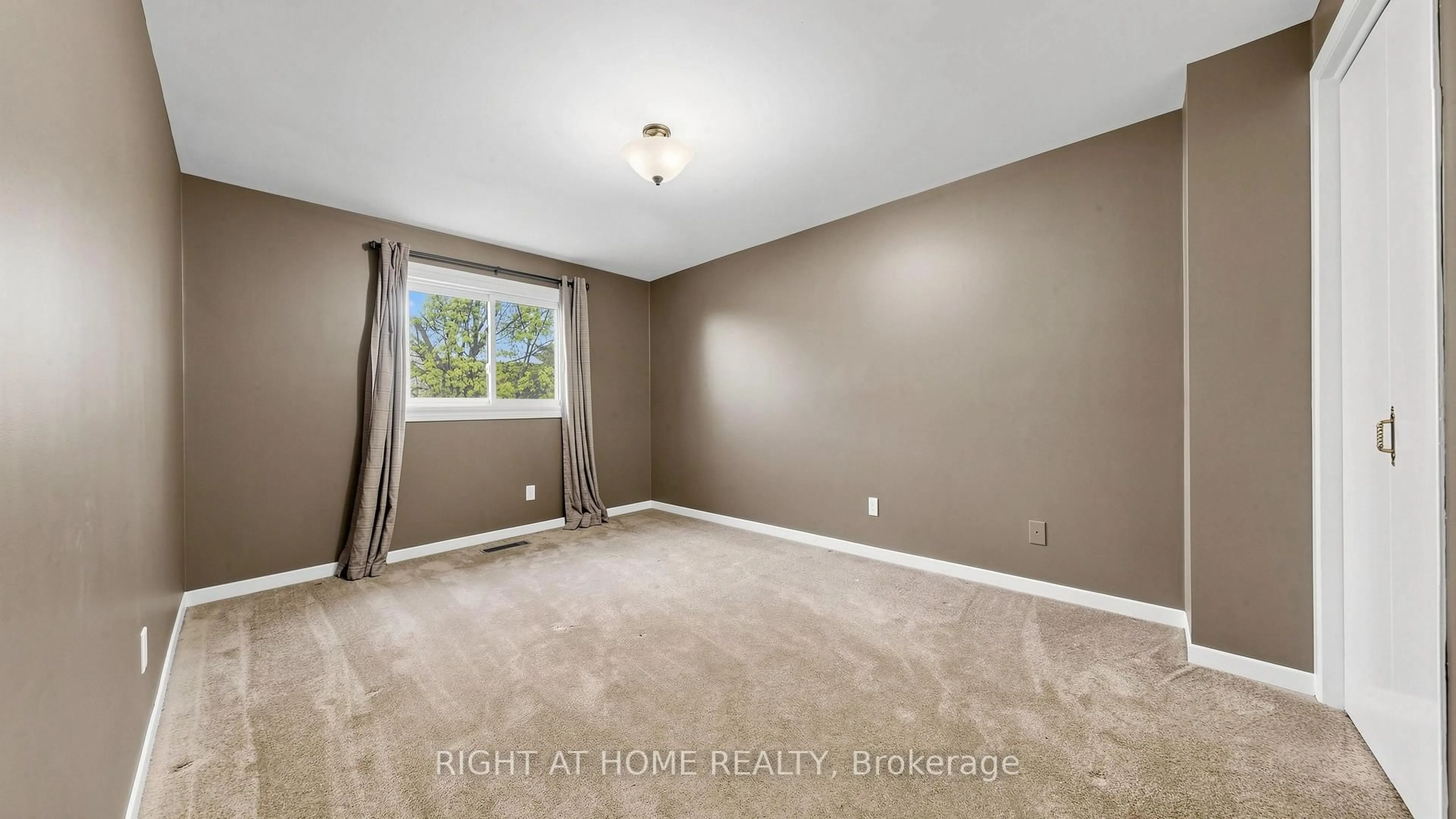 A pic of a room for 71 Blue Eagle Tr, Toronto Ontario M1V 1K6