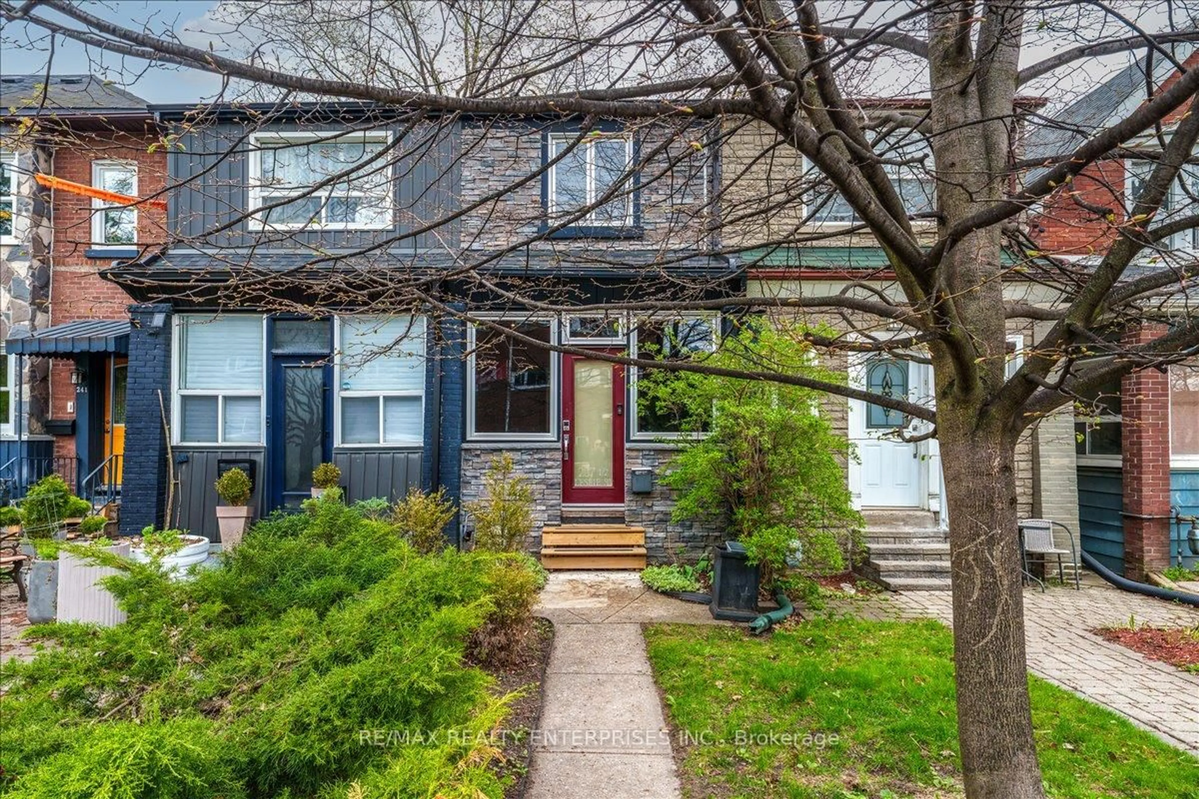 Unknown for 237A Leslie St, Toronto Ontario M4M 3C8