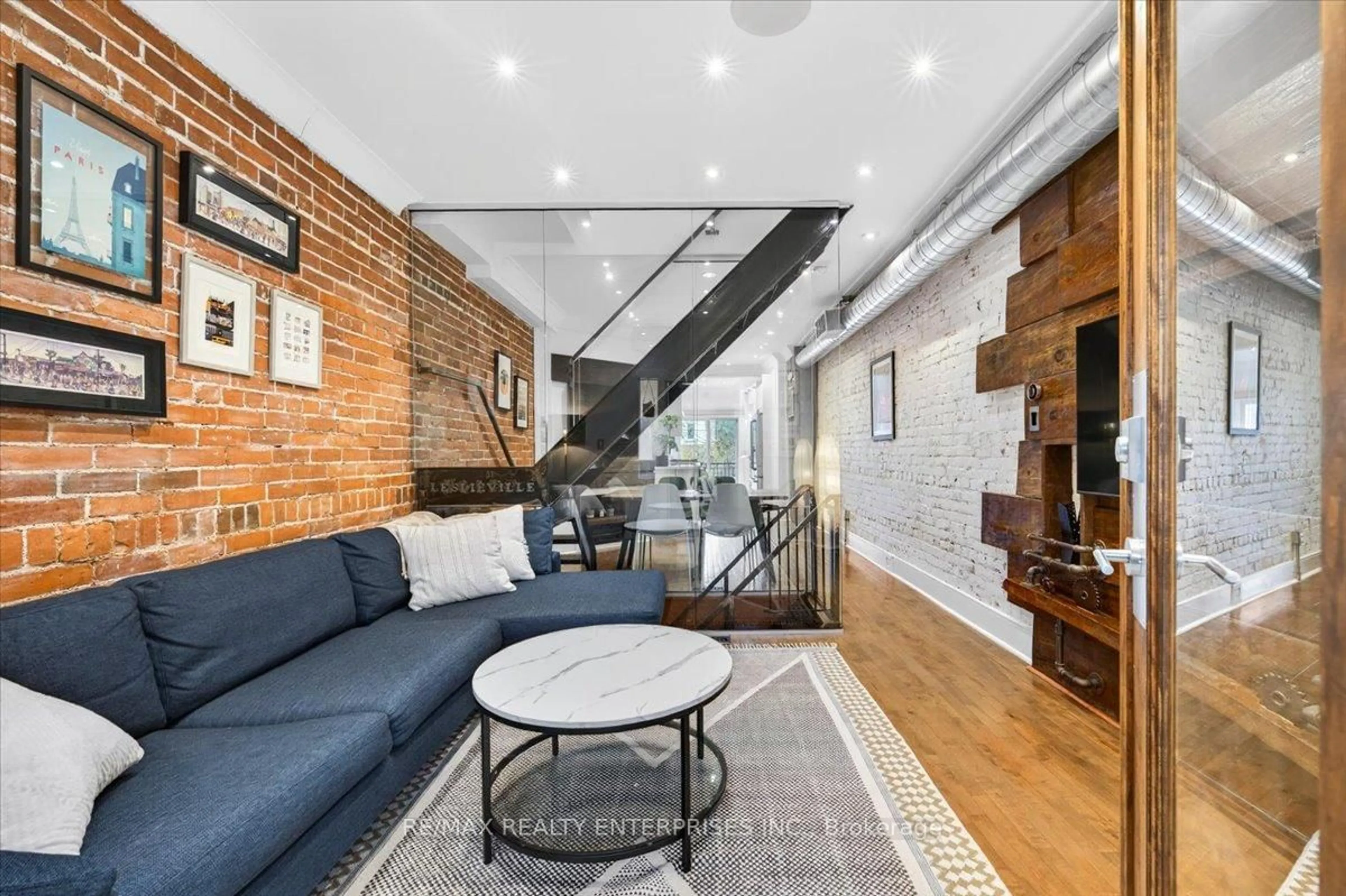 Living room with furniture, unknown for 237A Leslie St, Toronto Ontario M4M 3C8