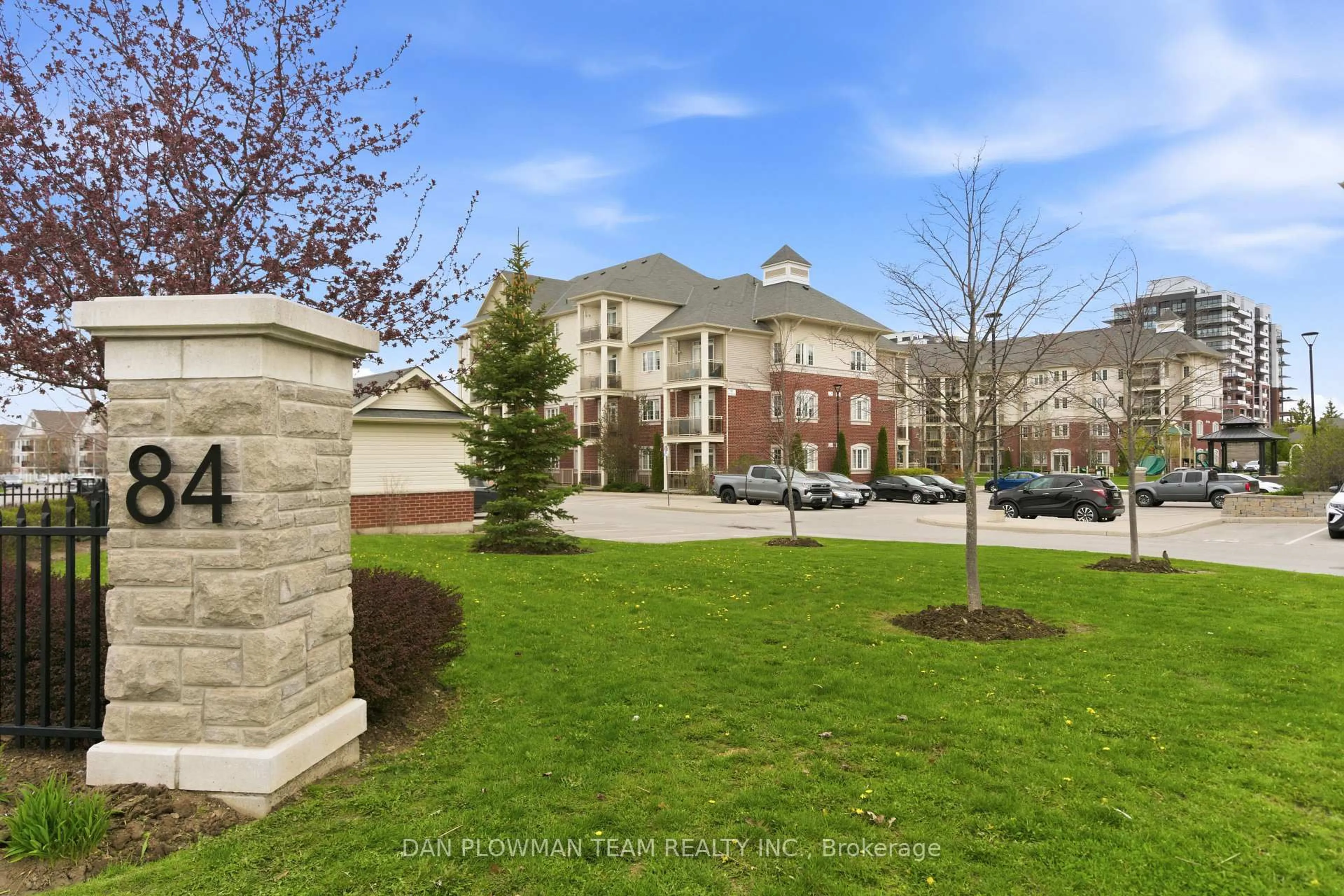 A pic from outside/outdoor area/front of a property/back of a property/a pic from drone, unknown for 84 Aspen Springs Dr #419, Clarington Ontario L1C 0V3